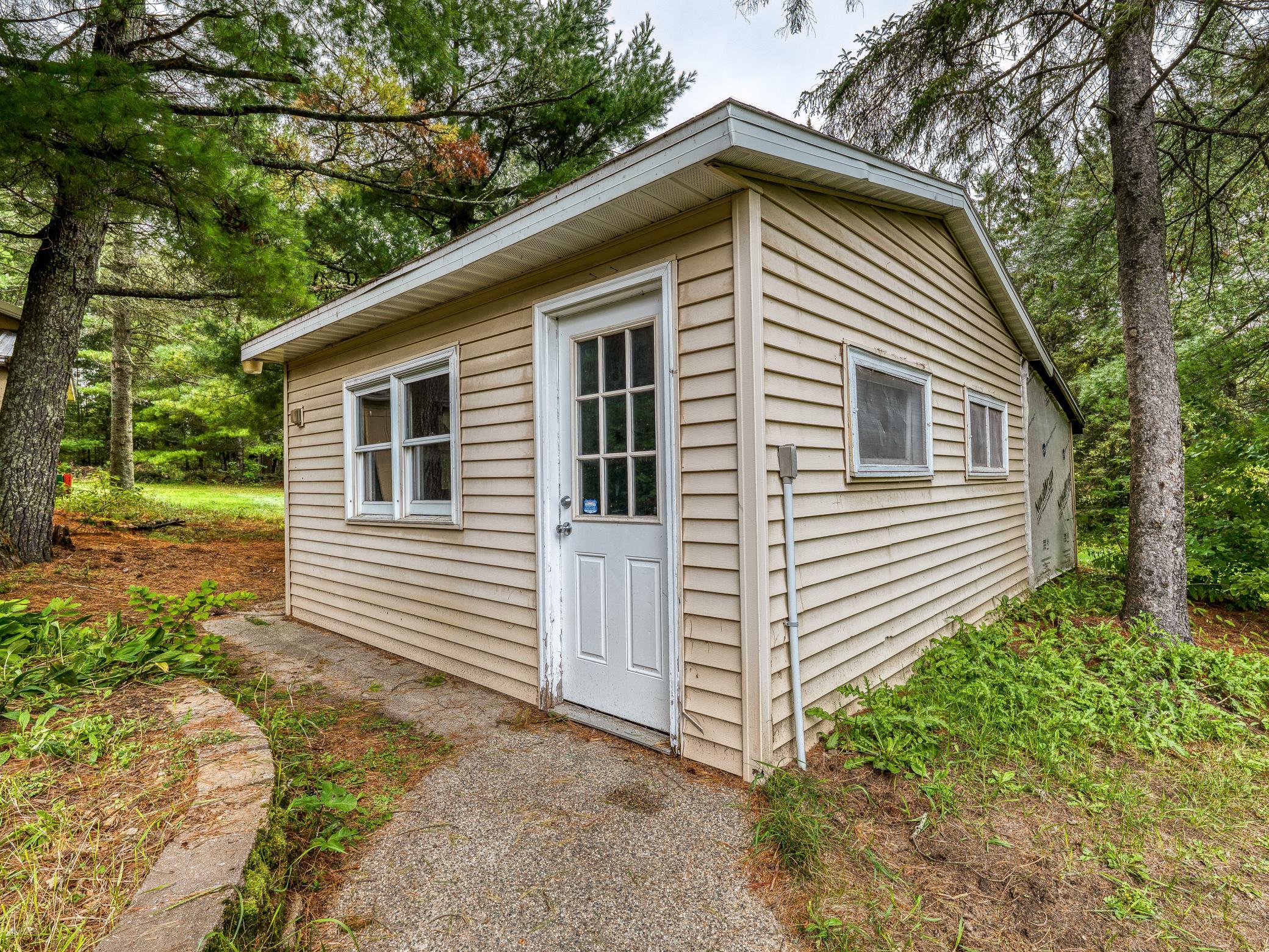 1978 single family home for sale at 11081 Hillcrest Drive NE in Bemidji, MN — 4 bed, 2 bath (photo 44 of 69)