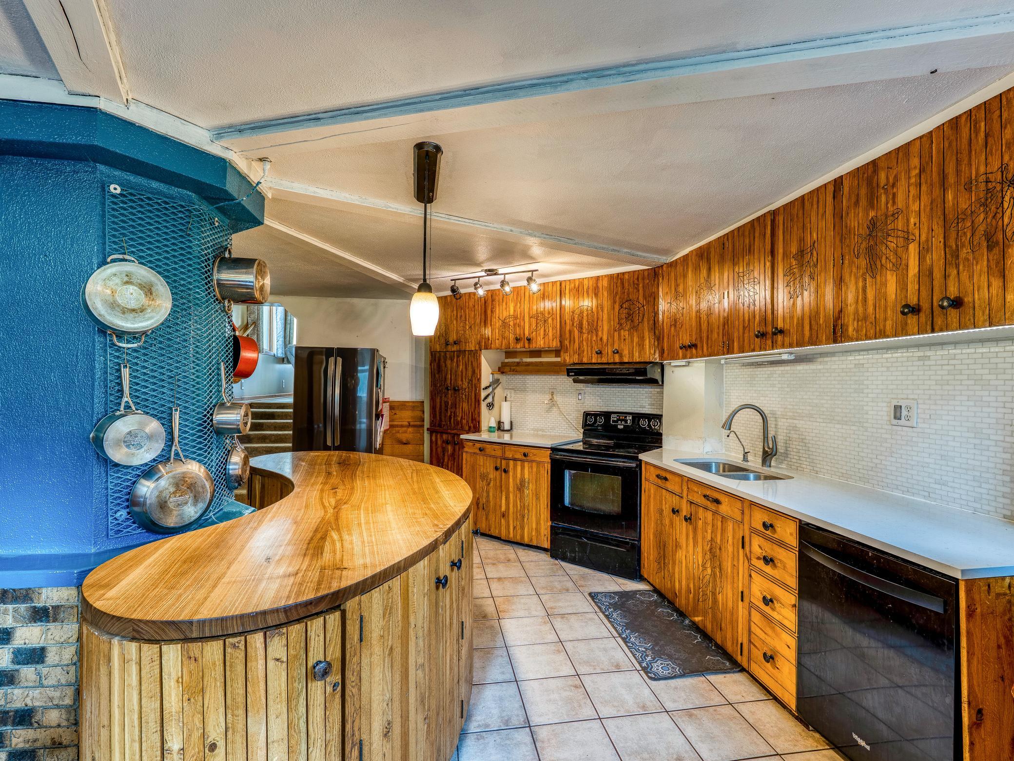 1978 single family home for sale at 11081 Hillcrest Drive NE in Bemidji, MN — 4 bed, 2 bath (photo 6 of 69)
