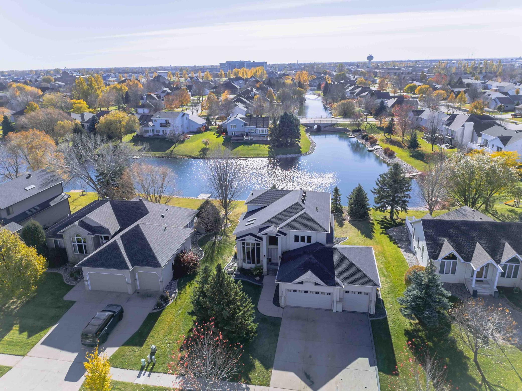 1996 single family home for sale at 3102 26th Avenue S in Fargo, ND — 6 bed, 4 bath (photo 2 of 71)