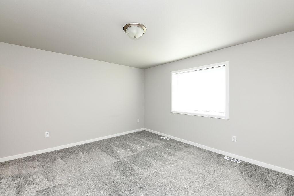 2024 single family home for sale at 1143 60th Avenue W in West Fargo, ND — 4 bed, 2 bath (photo 12 of 29)