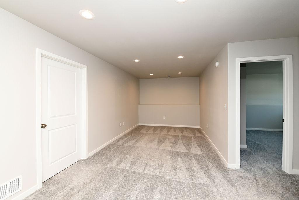 2024 single family home for sale at 1143 60th Avenue W in West Fargo, ND — 4 bed, 2 bath (photo 17 of 29)