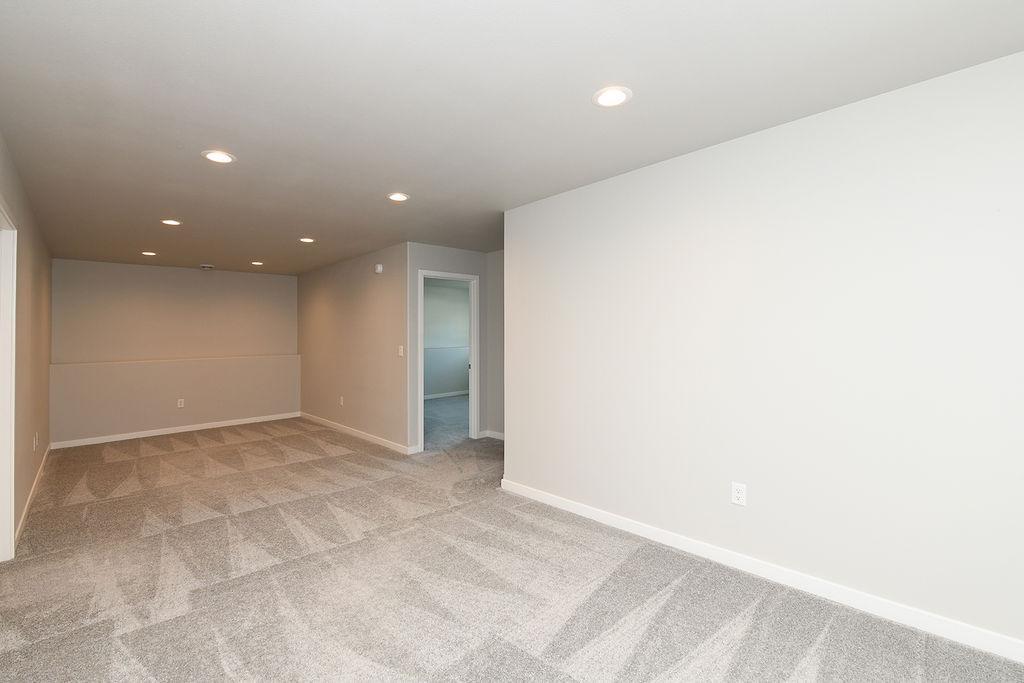 2024 single family home for sale at 1143 60th Avenue W in West Fargo, ND — 4 bed, 2 bath (photo 18 of 29)