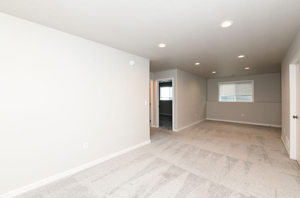 2024 single family home for sale at 1143 60th Avenue W in West Fargo, ND — 4 bed, 2 bath (photo 19 of 29)