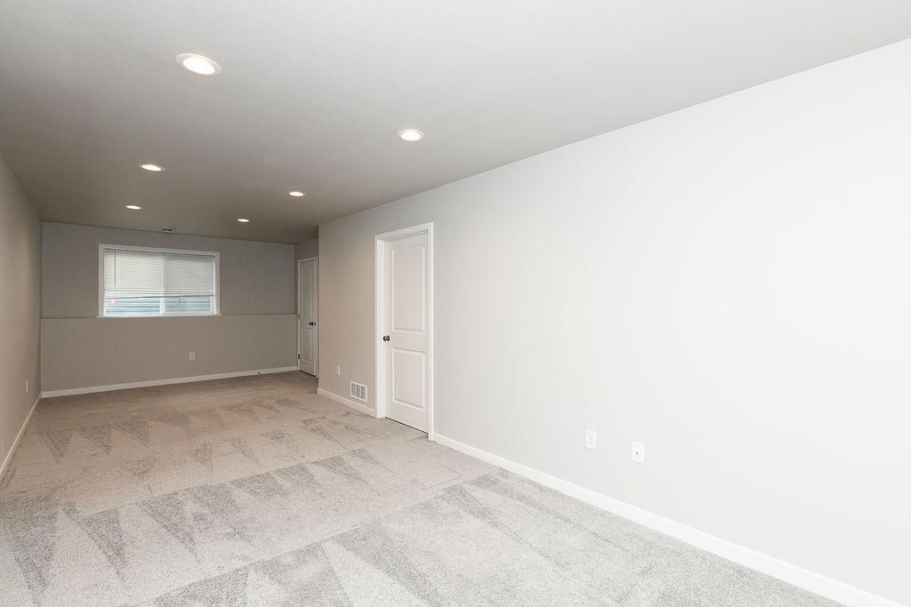 2024 single family home for sale at 1143 60th Avenue W in West Fargo, ND — 4 bed, 2 bath (photo 20 of 29)