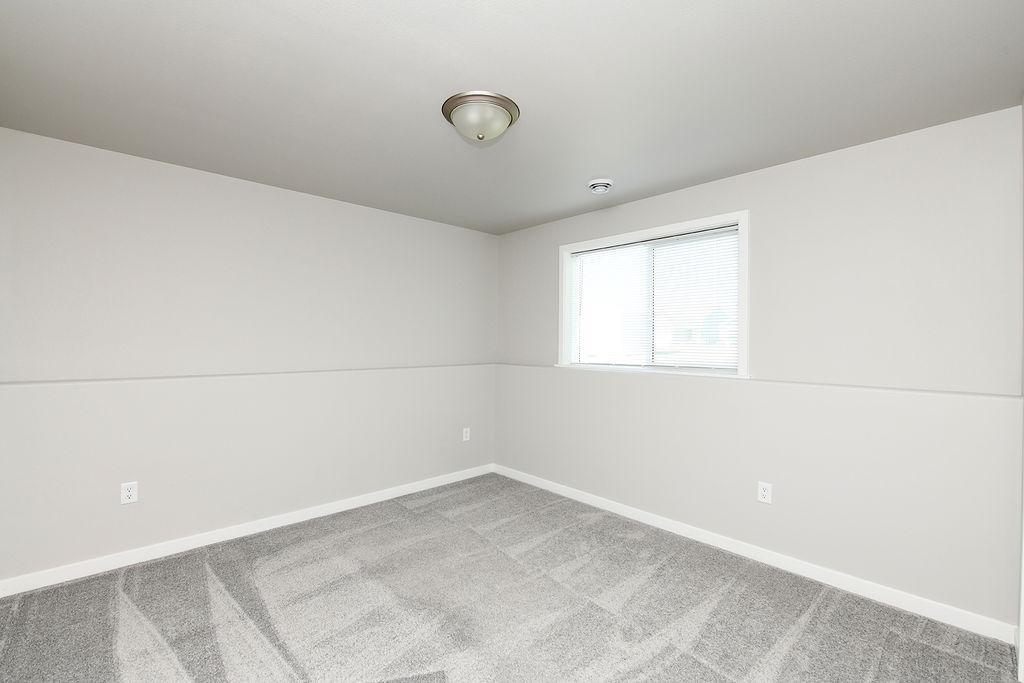 2024 single family home for sale at 1143 60th Avenue W in West Fargo, ND — 4 bed, 2 bath (photo 21 of 29)