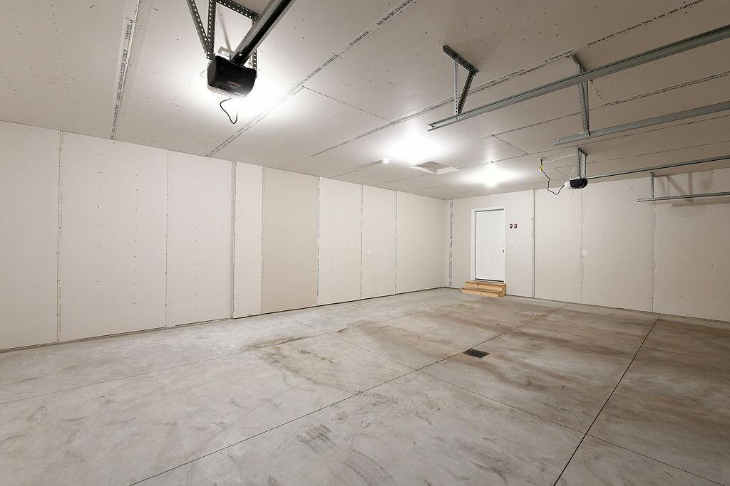 2024 single family home for sale at 1143 60th Avenue W in West Fargo, ND — 4 bed, 2 bath (photo 27 of 29)