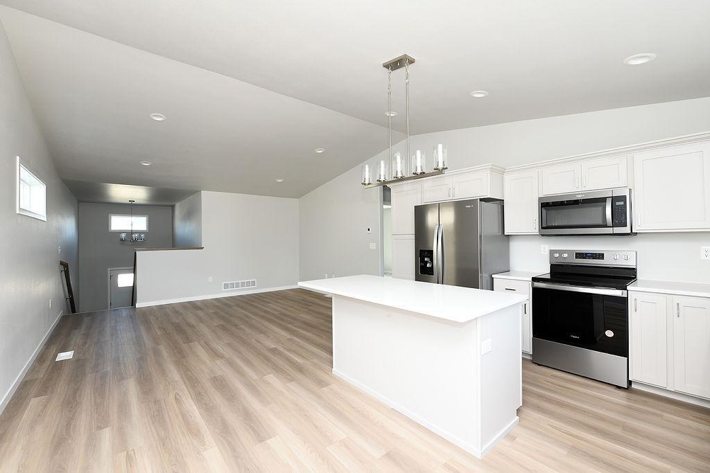 2024 single family home for sale at 1143 60th Avenue W in West Fargo, ND — 4 bed, 2 bath (photo 4 of 29)