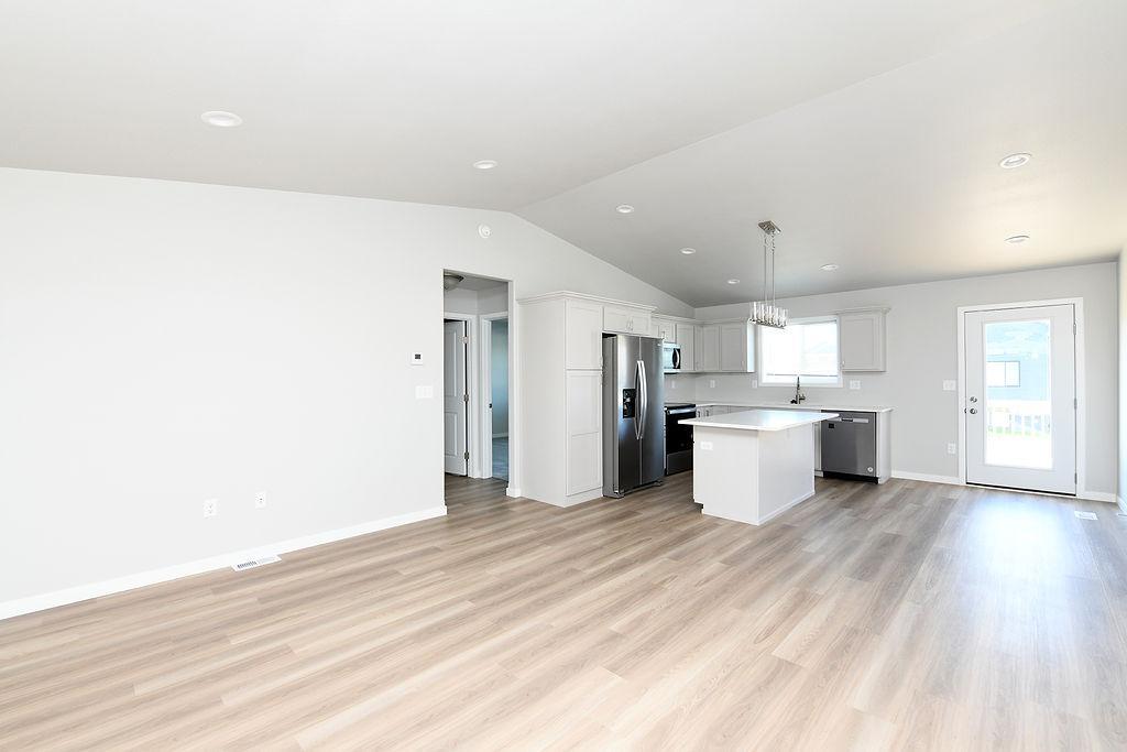 2024 single family home for sale at 1143 60th Avenue W in West Fargo, ND — 4 bed, 2 bath (photo 5 of 29)