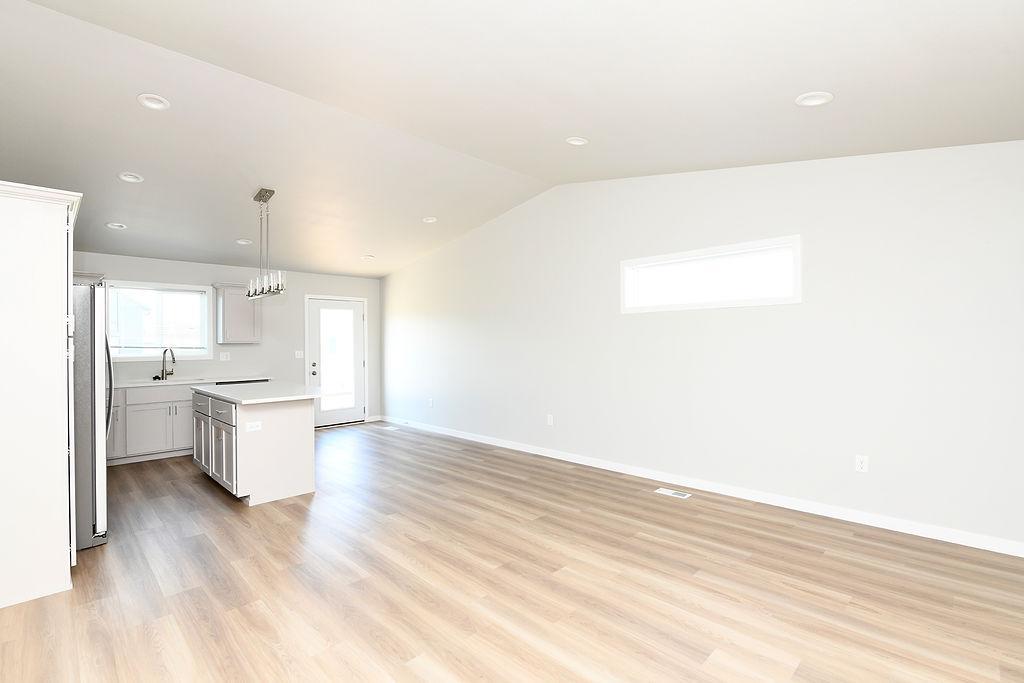 2024 single family home for sale at 1143 60th Avenue W in West Fargo, ND — 4 bed, 2 bath (photo 6 of 29)