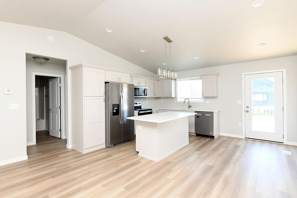 2024 single family home for sale at 1143 60th Avenue W in West Fargo, ND — 4 bed, 2 bath (photo 7 of 29)