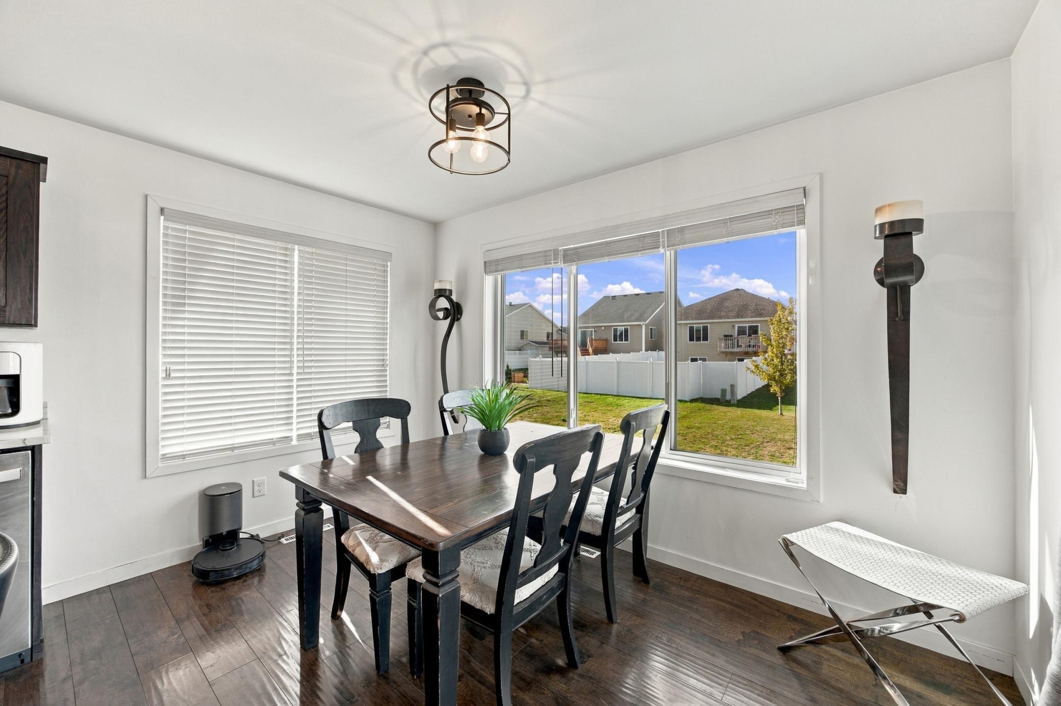 2014 single family home for sale at 5848 56th Avenue S in Fargo, ND — 3 bed, 3 bath (photo 7 of 26)