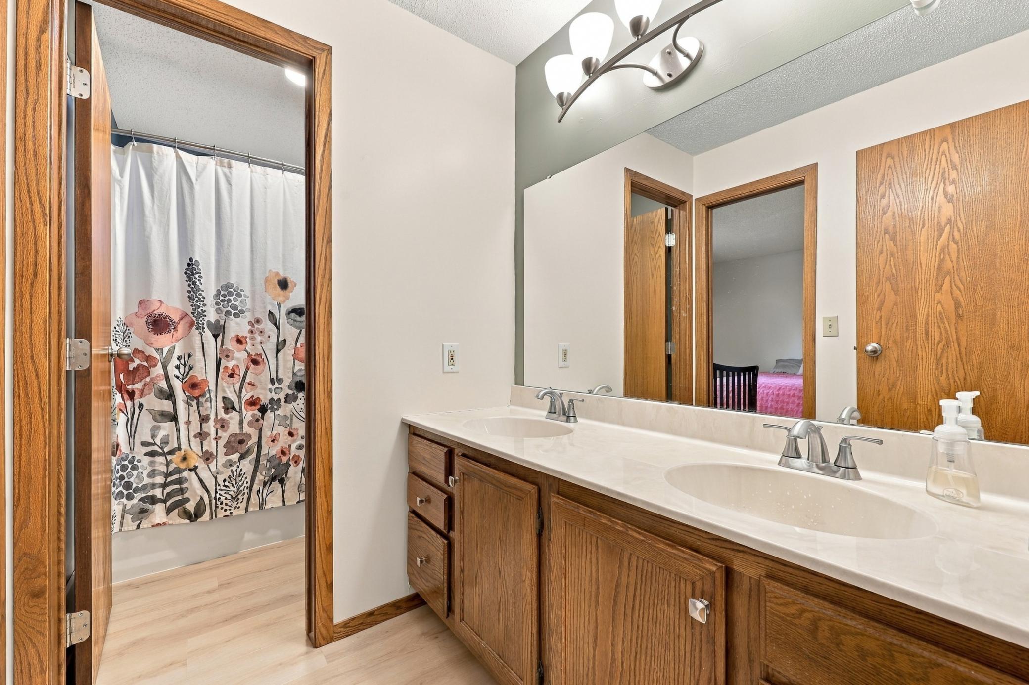 1995 single family home for sale at 3748 Village Green Circle in Moorhead, MN — 3 bed, 2 bath (photo 16 of 33)