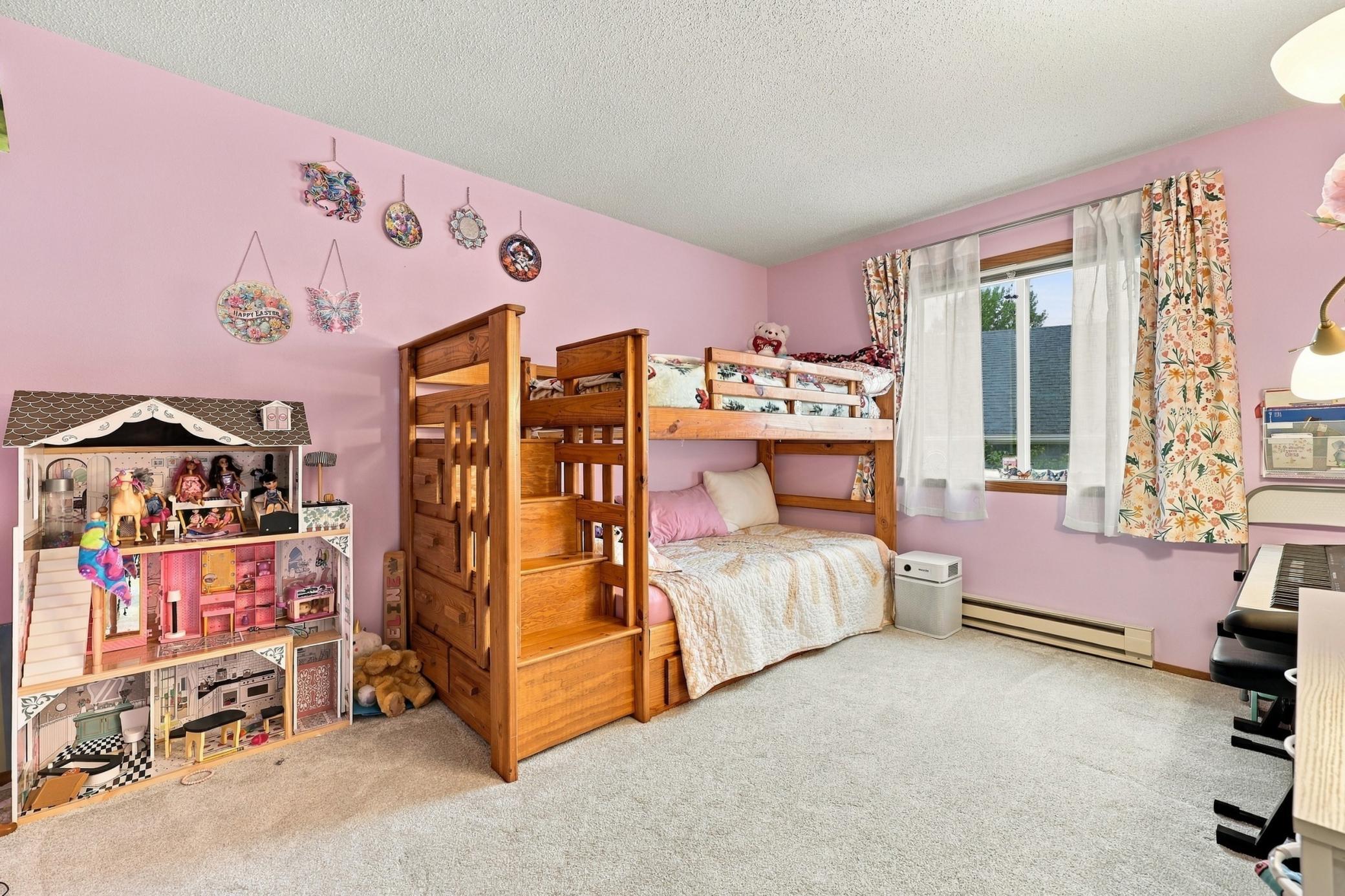 1995 single family home for sale at 3748 Village Green Circle in Moorhead, MN — 3 bed, 2 bath (photo 17 of 33)