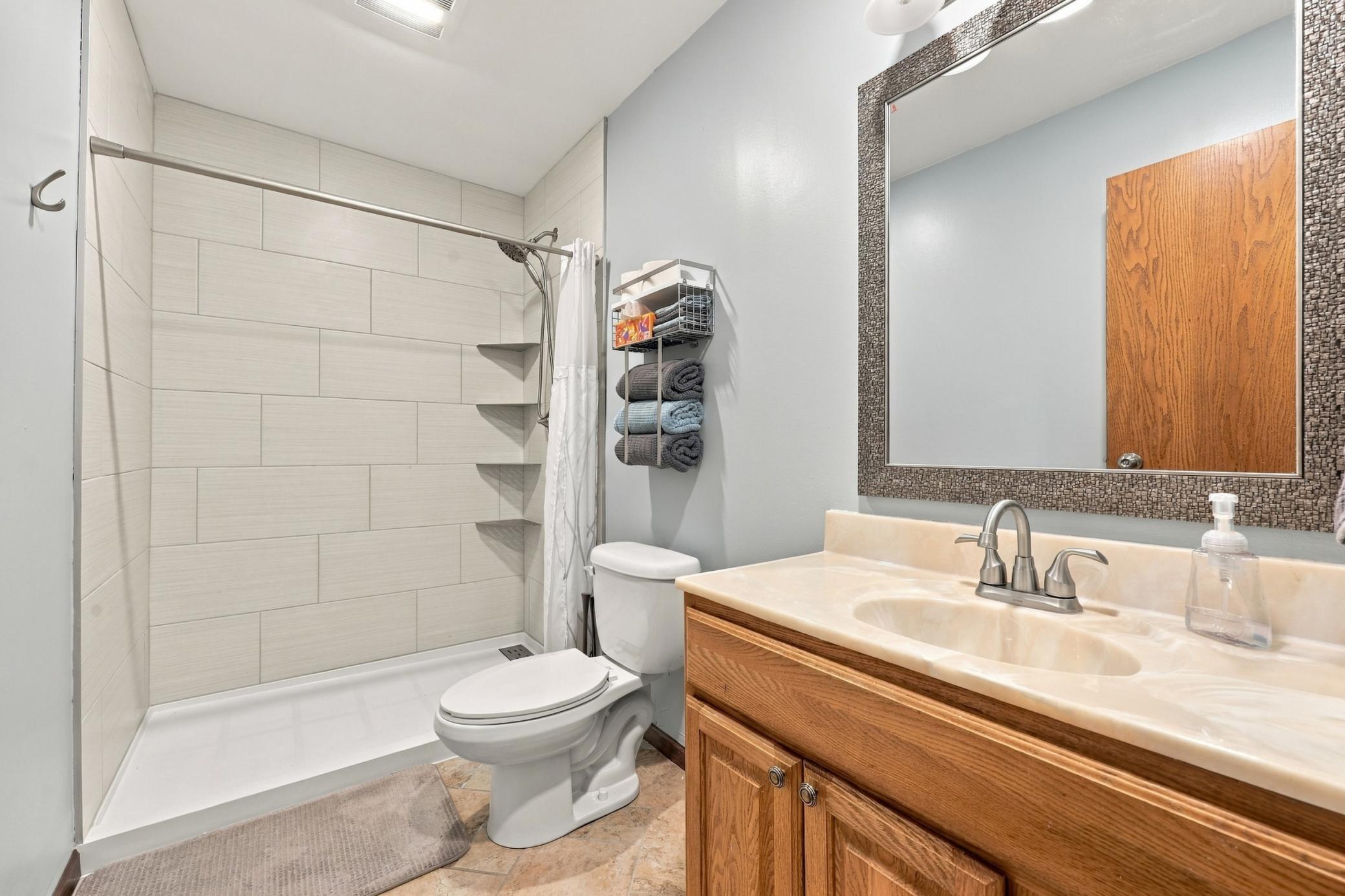 1995 single family home for sale at 3748 Village Green Circle in Moorhead, MN — 3 bed, 2 bath (photo 20 of 33)