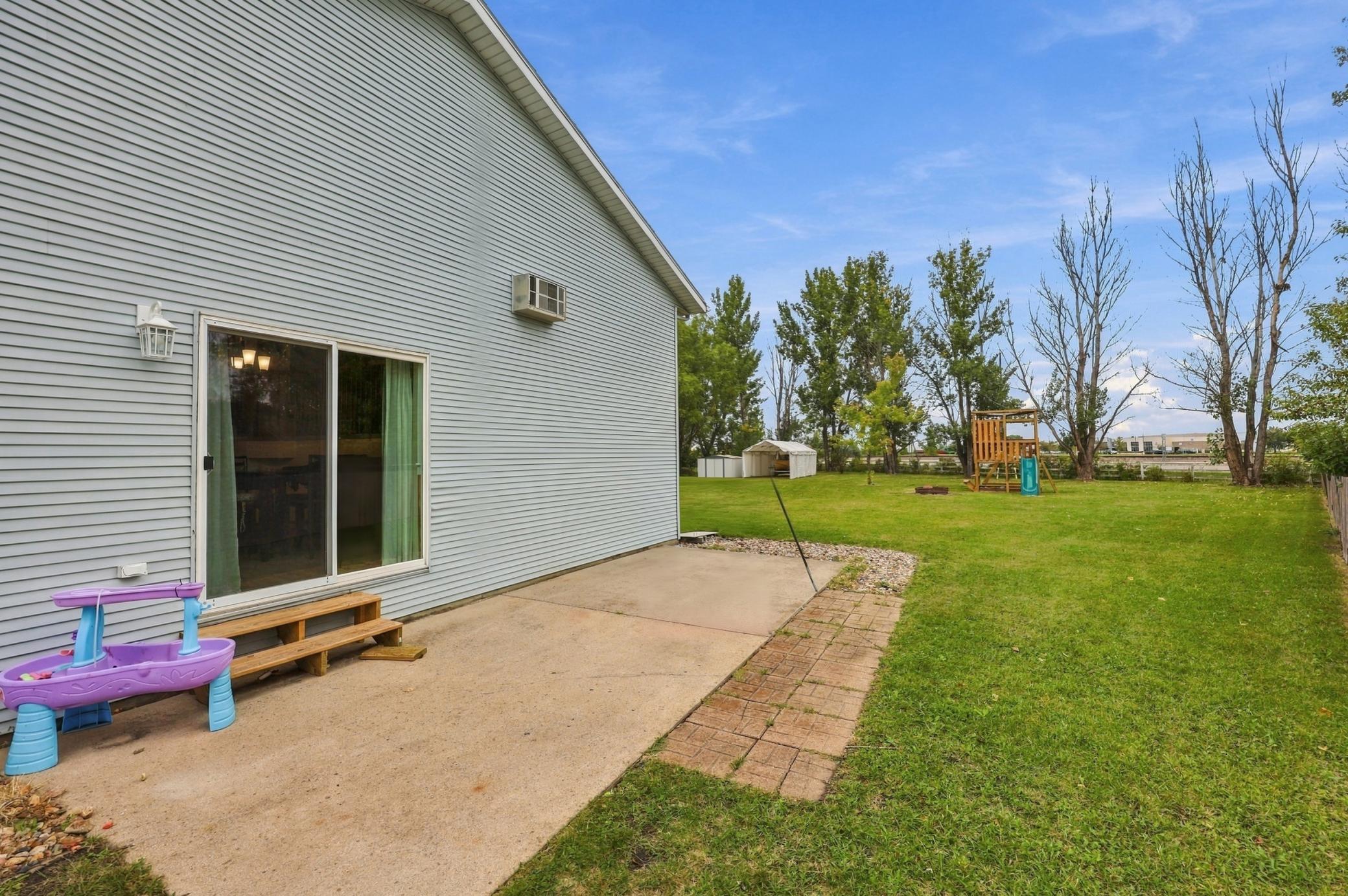 1995 single family home for sale at 3748 Village Green Circle in Moorhead, MN — 3 bed, 2 bath (photo 22 of 33)