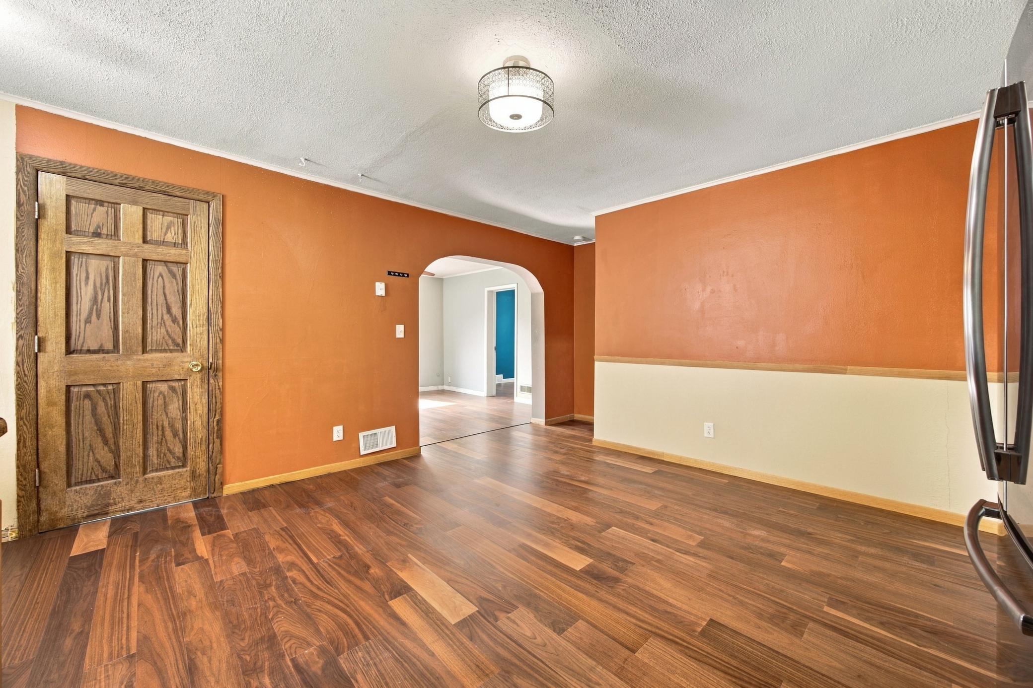 1890 single family home for sale at 1809 5th Avenue S in Fargo, ND — 7 bed, 2 bath (photo 13 of 51)