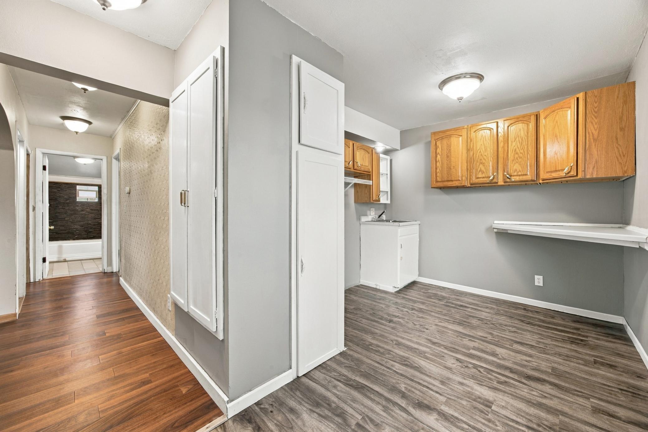 1890 single family home for sale at 1809 5th Avenue S in Fargo, ND — 7 bed, 2 bath (photo 17 of 51)