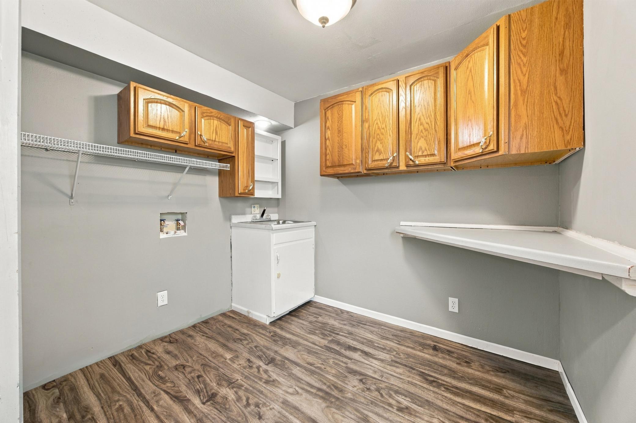 1890 single family home for sale at 1809 5th Avenue S in Fargo, ND — 7 bed, 2 bath (photo 18 of 51)