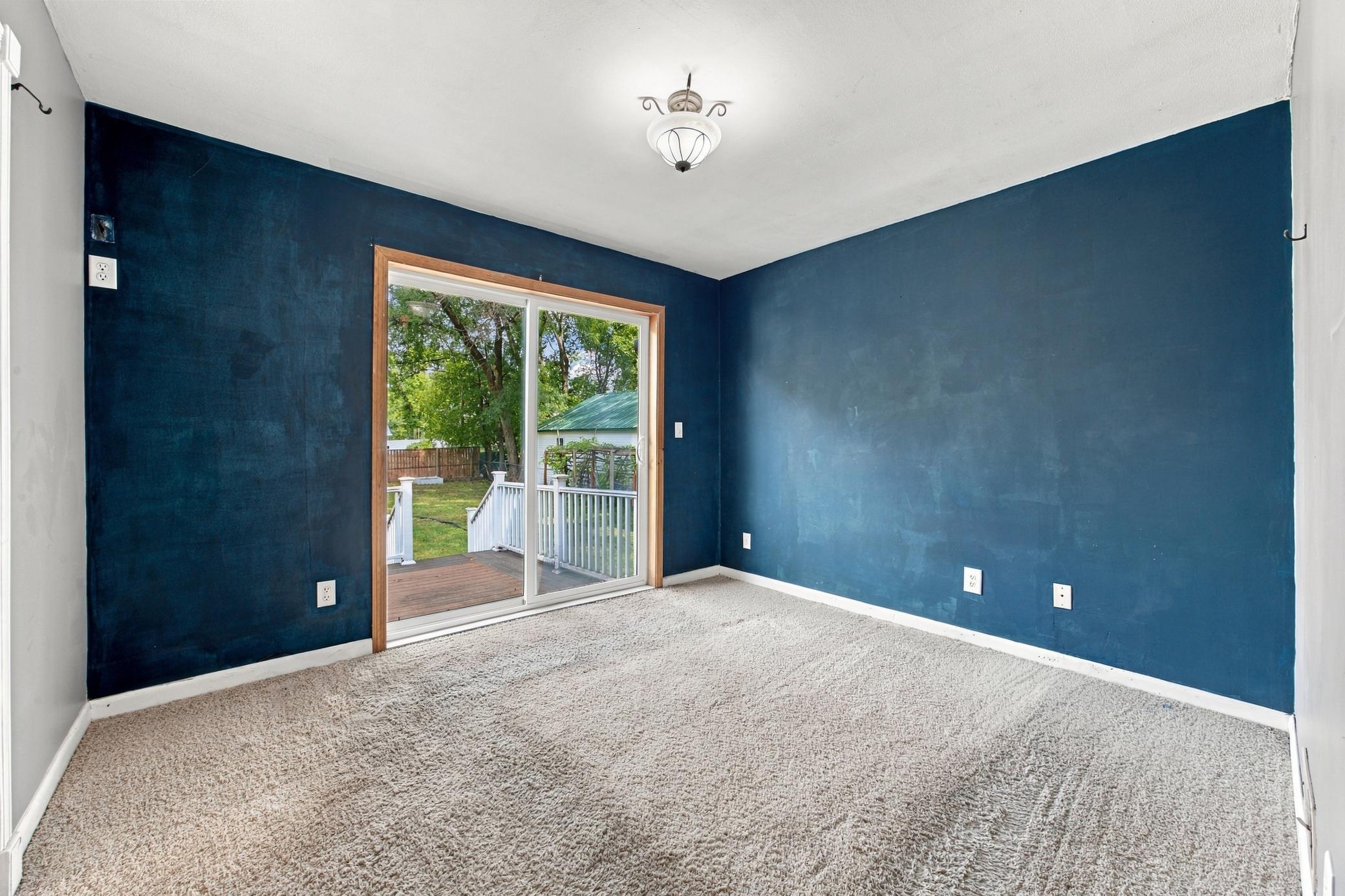 1890 single family home for sale at 1809 5th Avenue S in Fargo, ND — 7 bed, 2 bath (photo 19 of 51)