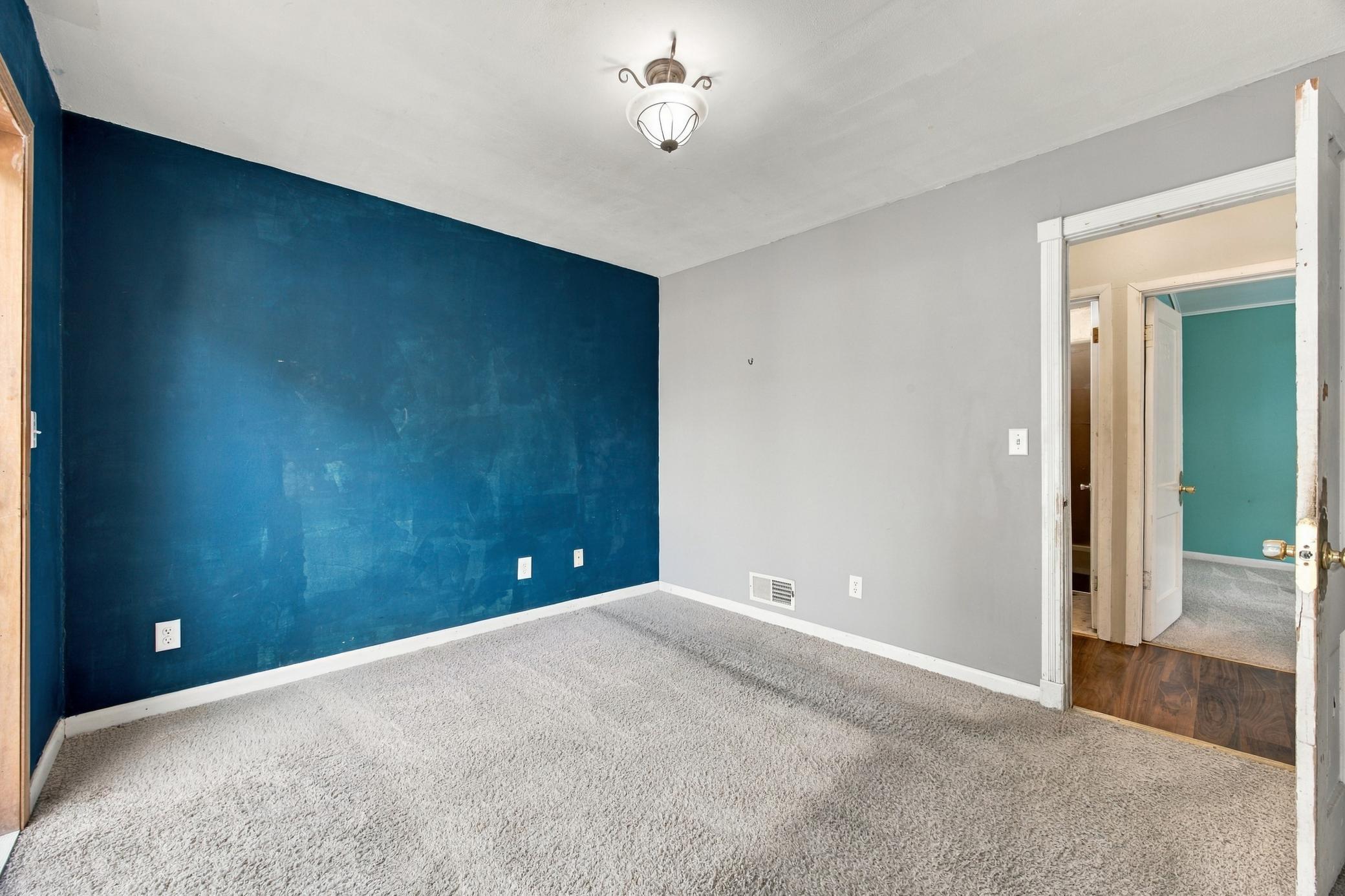 1890 single family home for sale at 1809 5th Avenue S in Fargo, ND — 7 bed, 2 bath (photo 20 of 51)