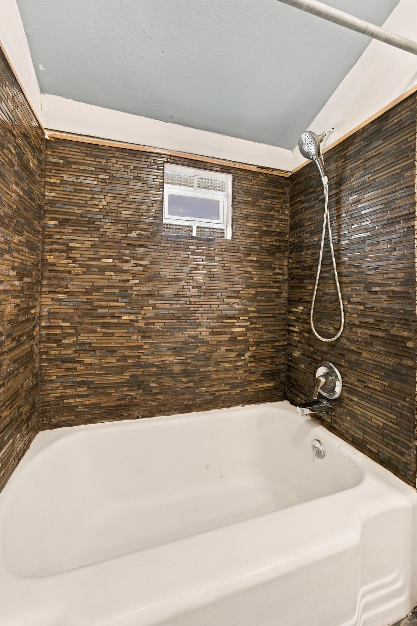 1890 single family home for sale at 1809 5th Avenue S in Fargo, ND — 7 bed, 2 bath (photo 26 of 51)