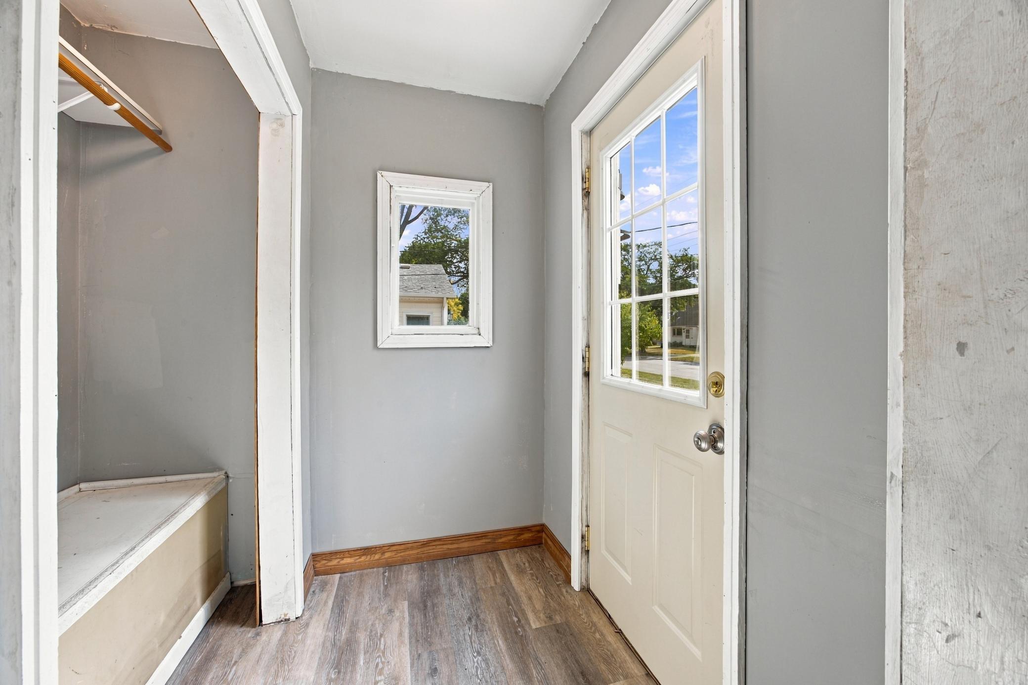 1890 single family home for sale at 1809 5th Avenue S in Fargo, ND — 7 bed, 2 bath (photo 4 of 51)