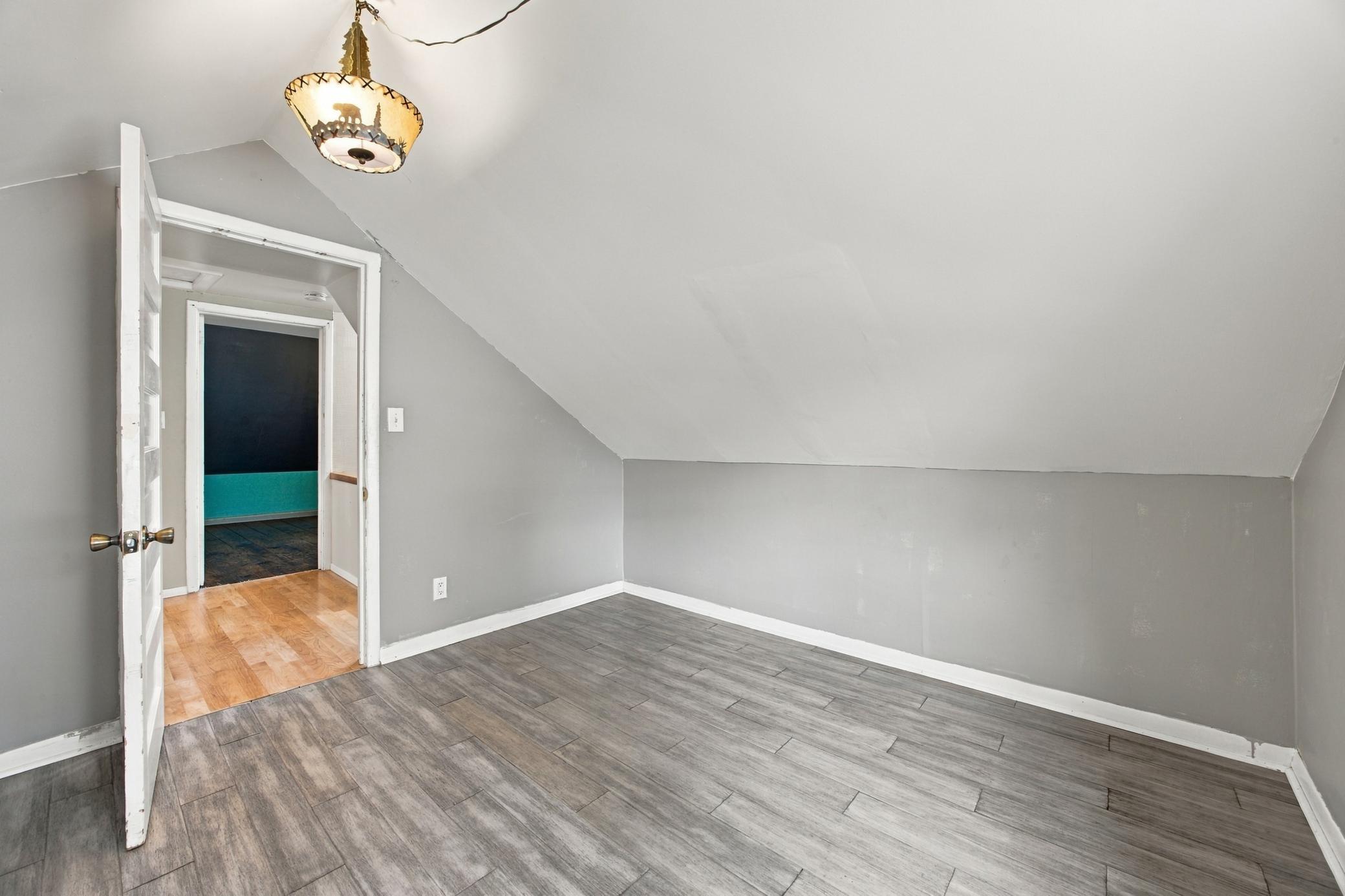 1890 single family home for sale at 1809 5th Avenue S in Fargo, ND — 7 bed, 2 bath (photo 31 of 51)