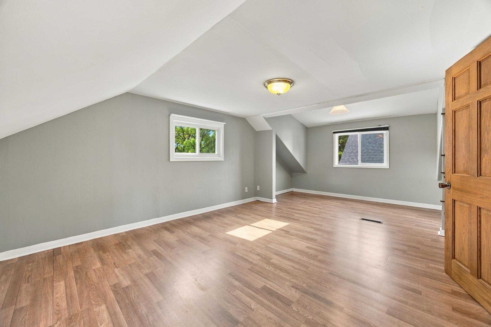 1890 single family home for sale at 1809 5th Avenue S in Fargo, ND — 7 bed, 2 bath (photo 32 of 51)