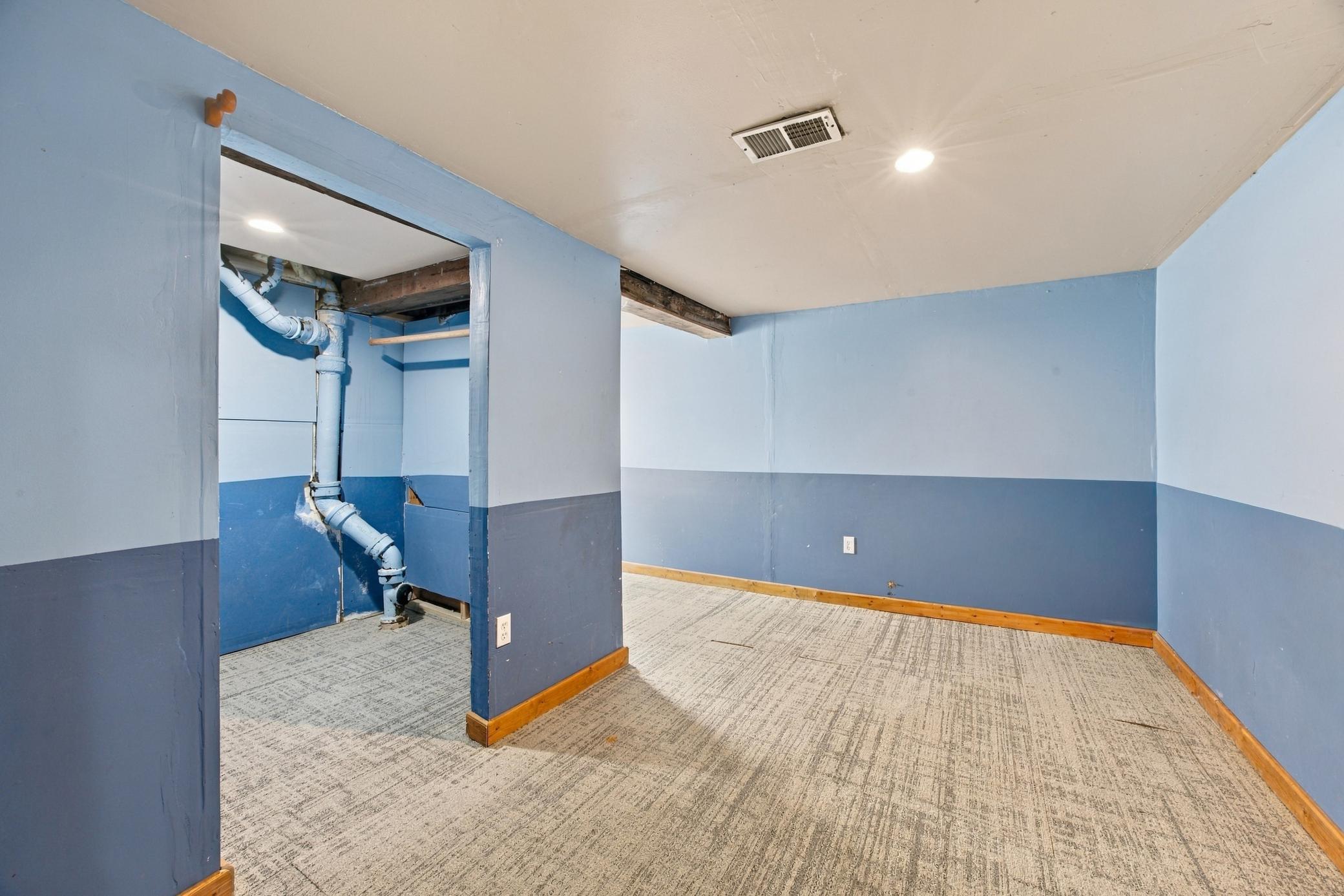 1890 single family home for sale at 1809 5th Avenue S in Fargo, ND — 7 bed, 2 bath (photo 37 of 51)
