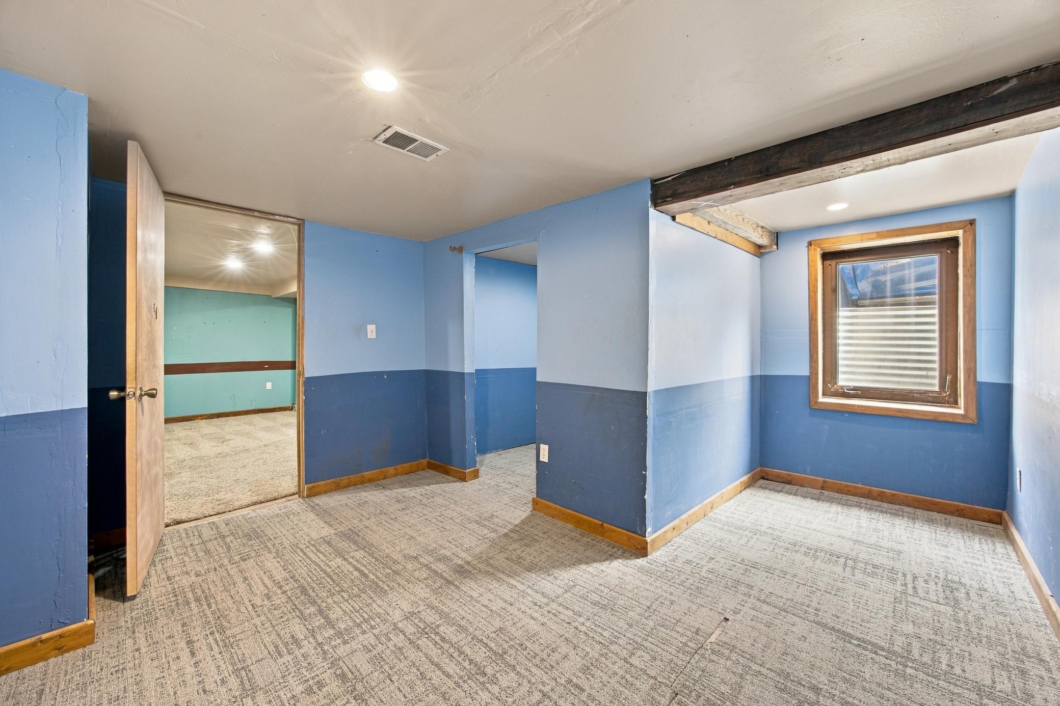 1890 single family home for sale at 1809 5th Avenue S in Fargo, ND — 7 bed, 2 bath (photo 38 of 51)
