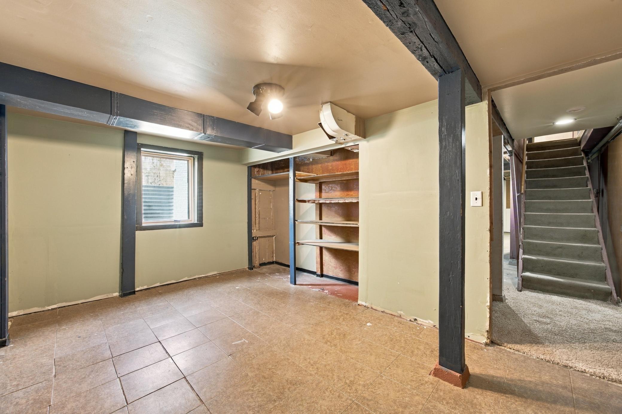 1890 single family home for sale at 1809 5th Avenue S in Fargo, ND — 7 bed, 2 bath (photo 39 of 51)