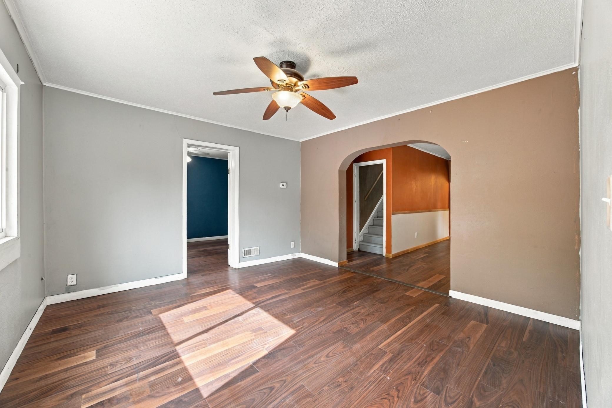 1890 single family home for sale at 1809 5th Avenue S in Fargo, ND — 7 bed, 2 bath (photo 5 of 51)