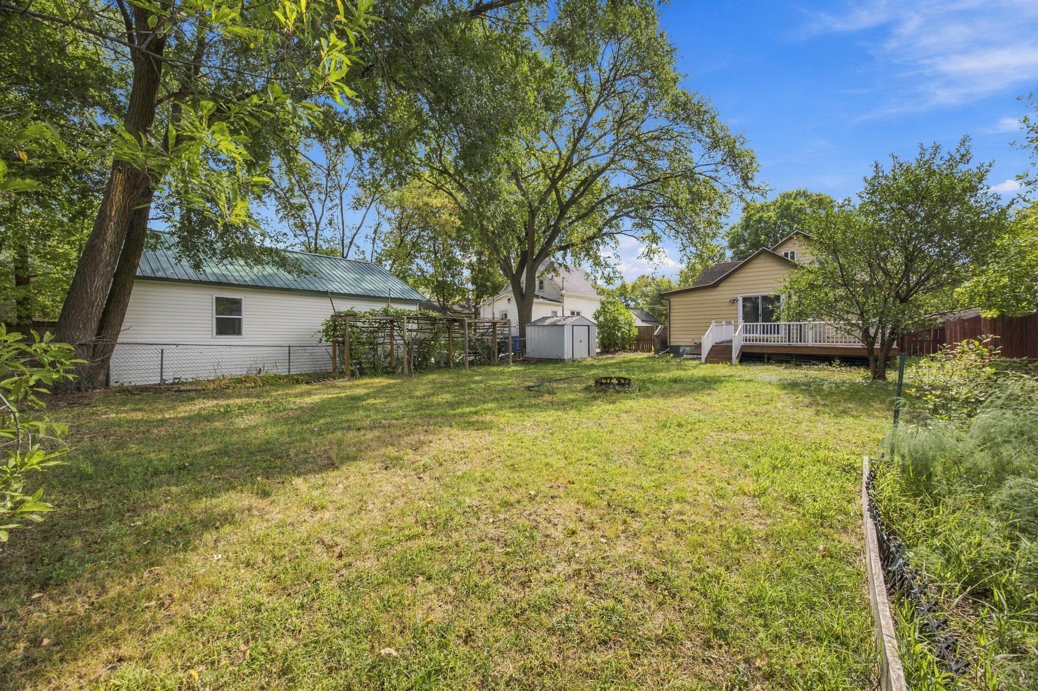 1890 single family home for sale at 1809 5th Avenue S in Fargo, ND — 7 bed, 2 bath (photo 45 of 51)