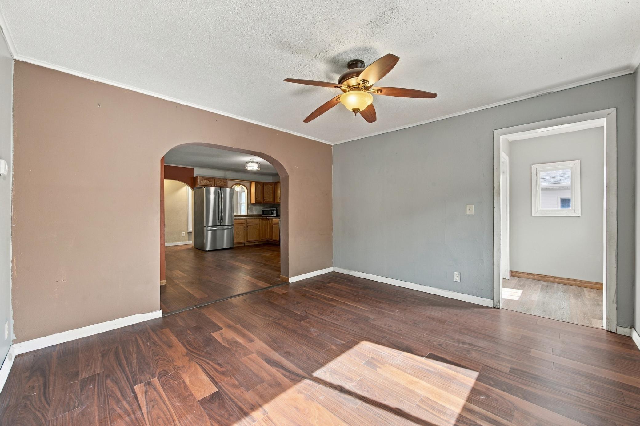 1890 single family home for sale at 1809 5th Avenue S in Fargo, ND — 7 bed, 2 bath (photo 6 of 51)