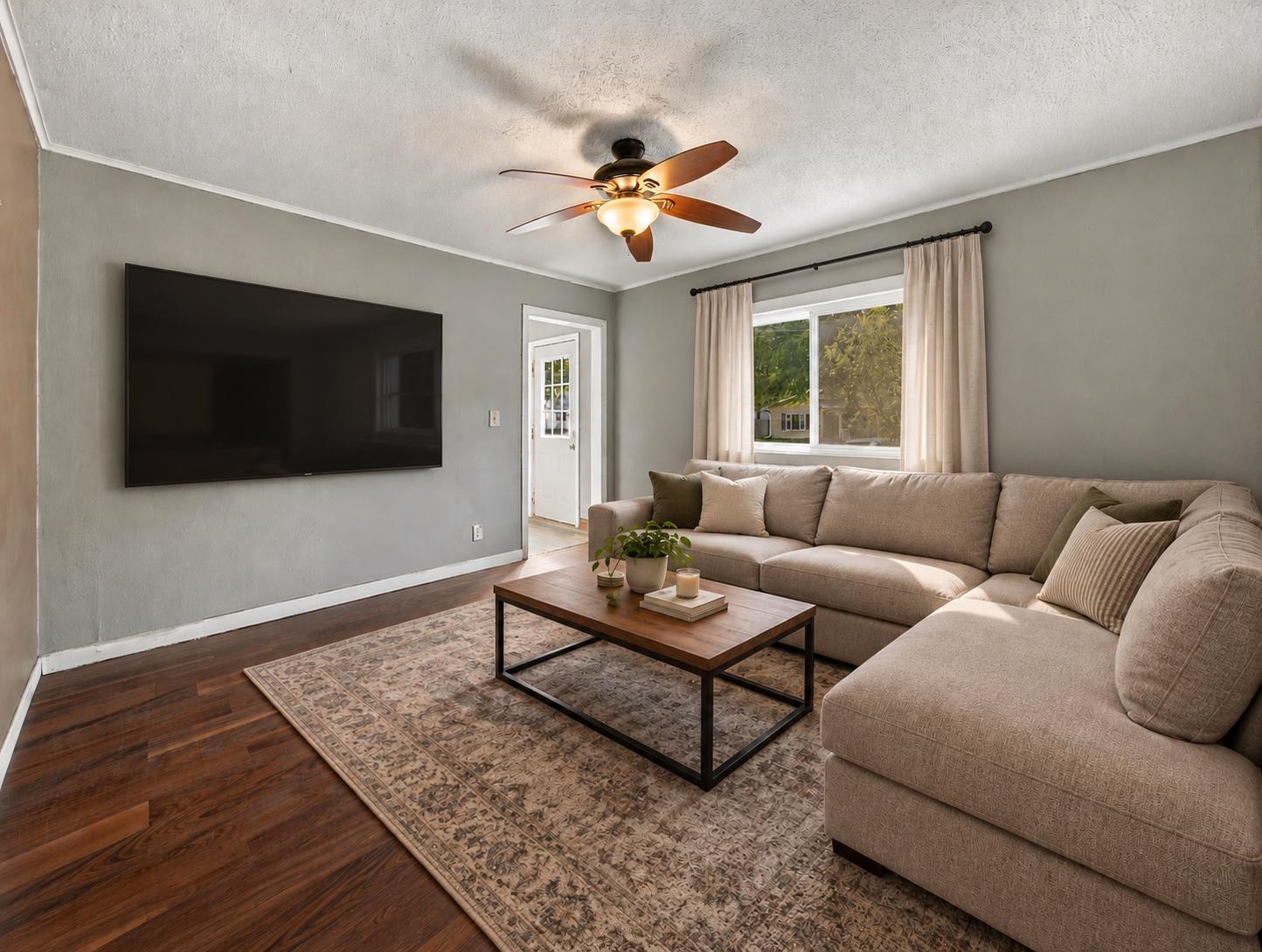 1890 single family home for sale at 1809 5th Avenue S in Fargo, ND — 7 bed, 2 bath (photo 8 of 51)