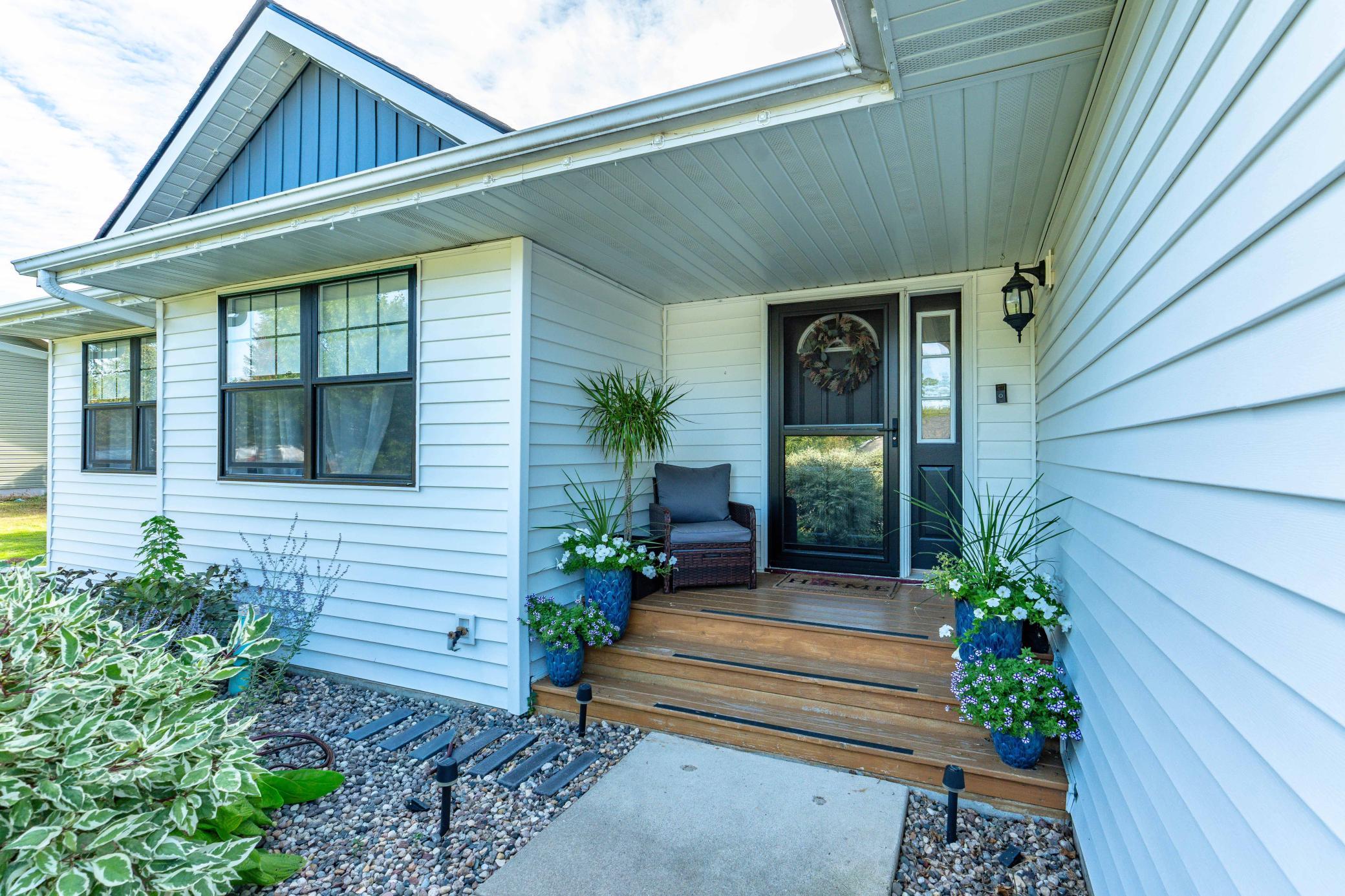2002 single family home for sale at 1105 Madisson Street in Alexandria, MN — 4 bed, 3 bath (photo 3 of 53)