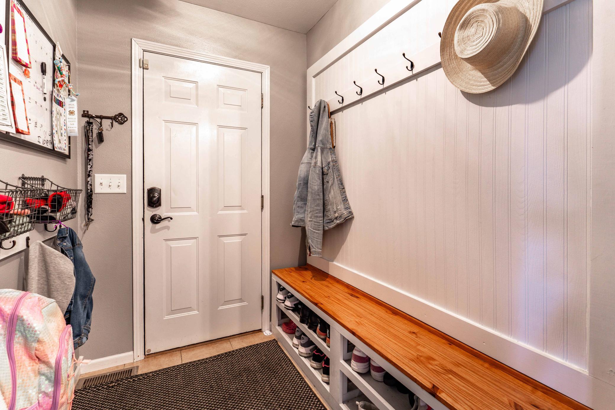 2002 single family home for sale at 1105 Madisson Street in Alexandria, MN — 4 bed, 3 bath (photo 5 of 53)