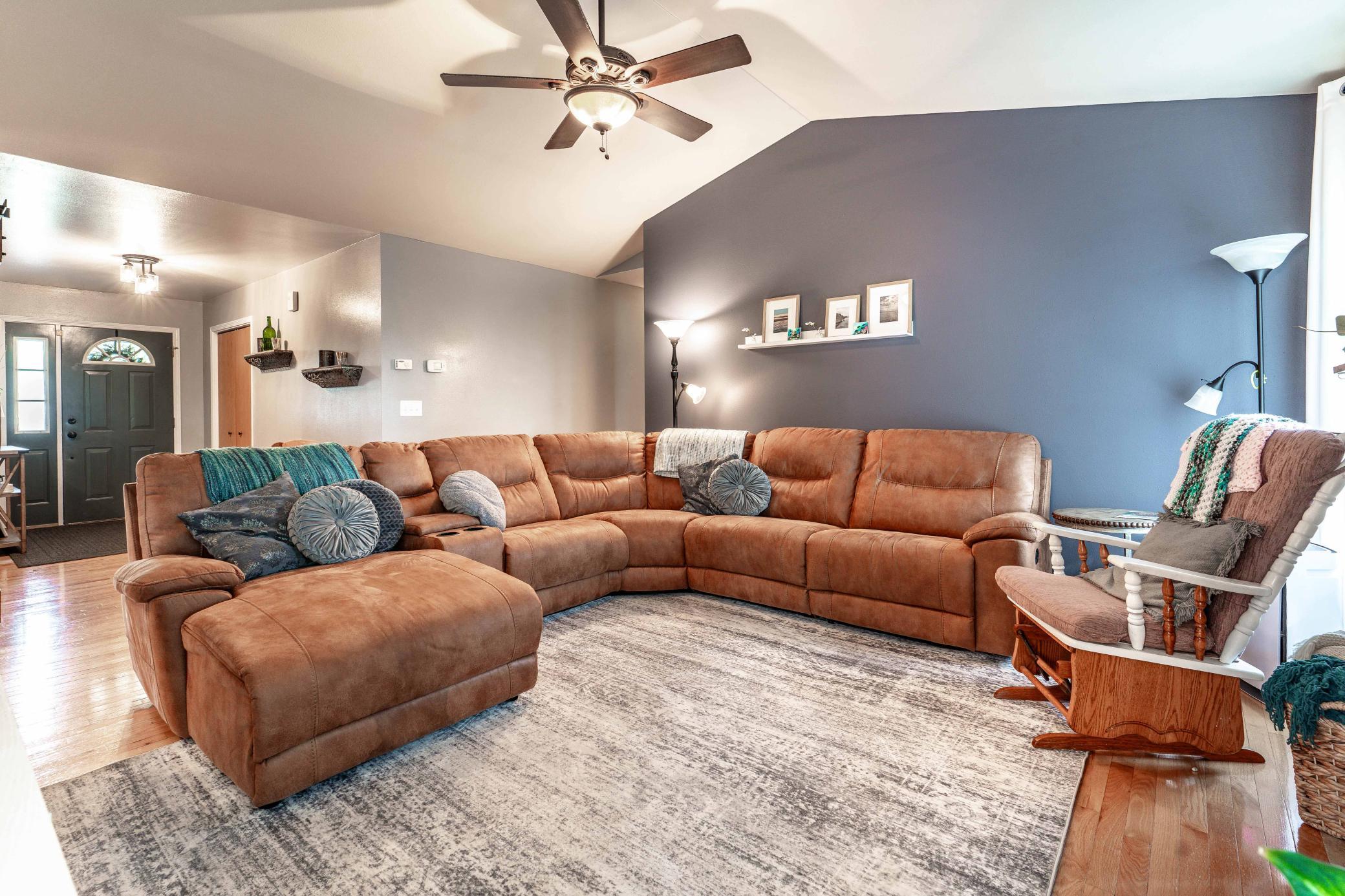 2002 single family home for sale at 1105 Madisson Street in Alexandria, MN — 4 bed, 3 bath (photo 7 of 53)