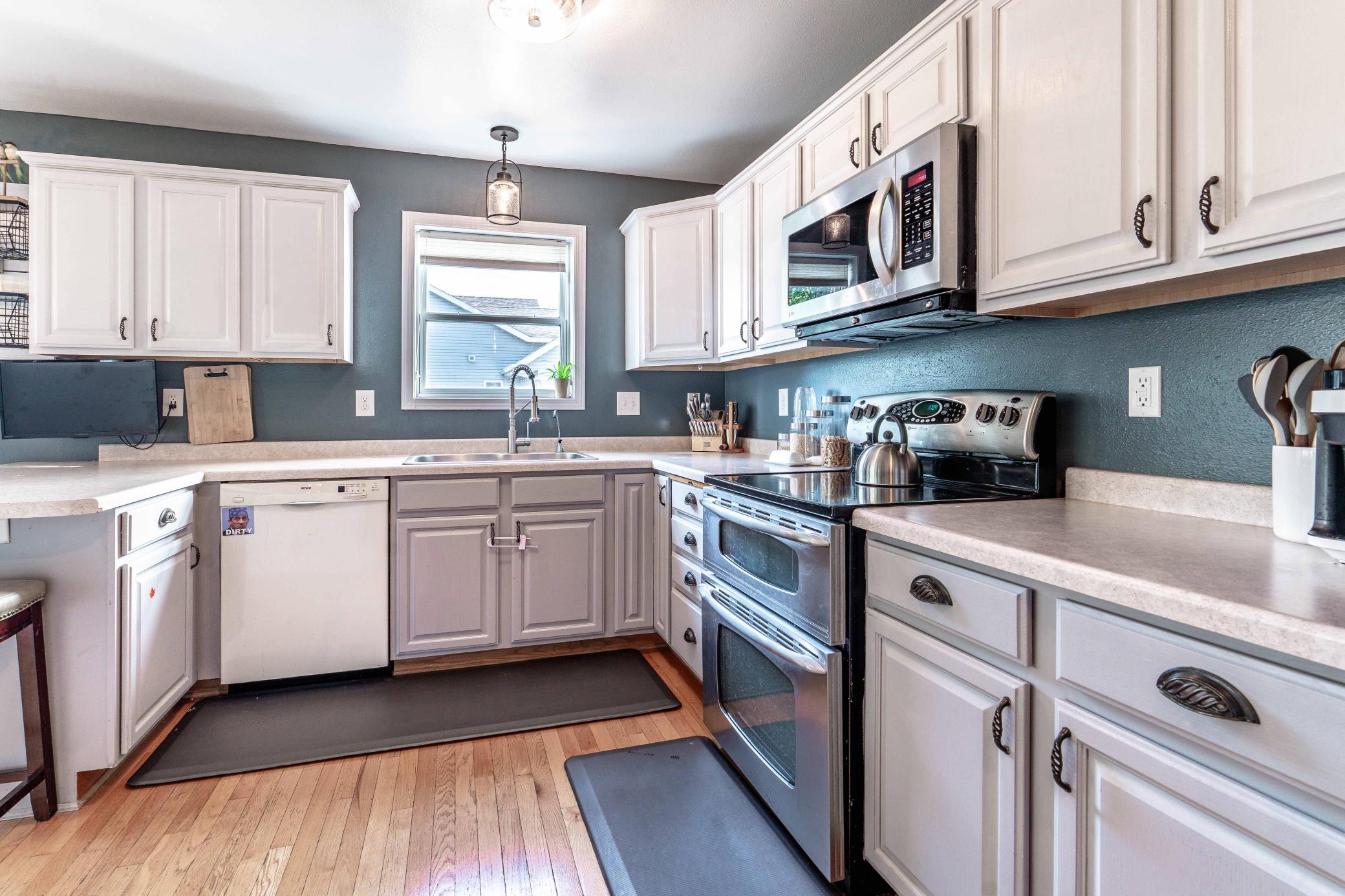 2002 single family home for sale at 1105 Madisson Street in Alexandria, MN — 4 bed, 3 bath (photo 10 of 53)