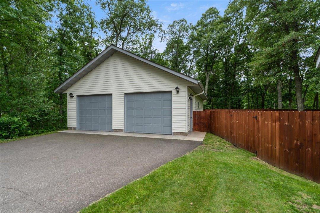 2004 single family home for sale at 33897 Dancing Bear Drive in Crosslake, MN — 3 bed, 3 bath (photo 11 of 61)