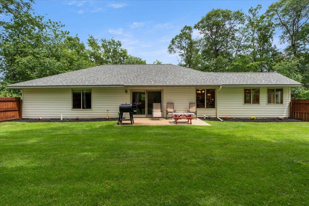 2004 single family home for sale at 33897 Dancing Bear Drive in Crosslake, MN — 3 bed, 3 bath (photo 4 of 61)