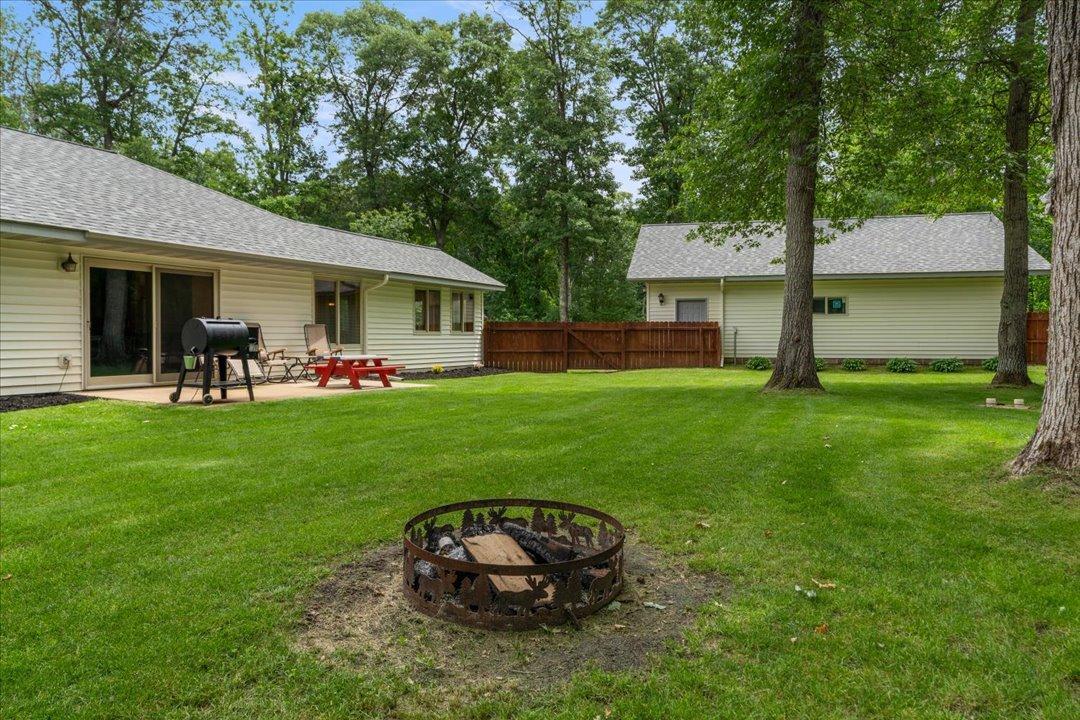 2004 single family home for sale at 33897 Dancing Bear Drive in Crosslake, MN — 3 bed, 3 bath (photo 8 of 61)