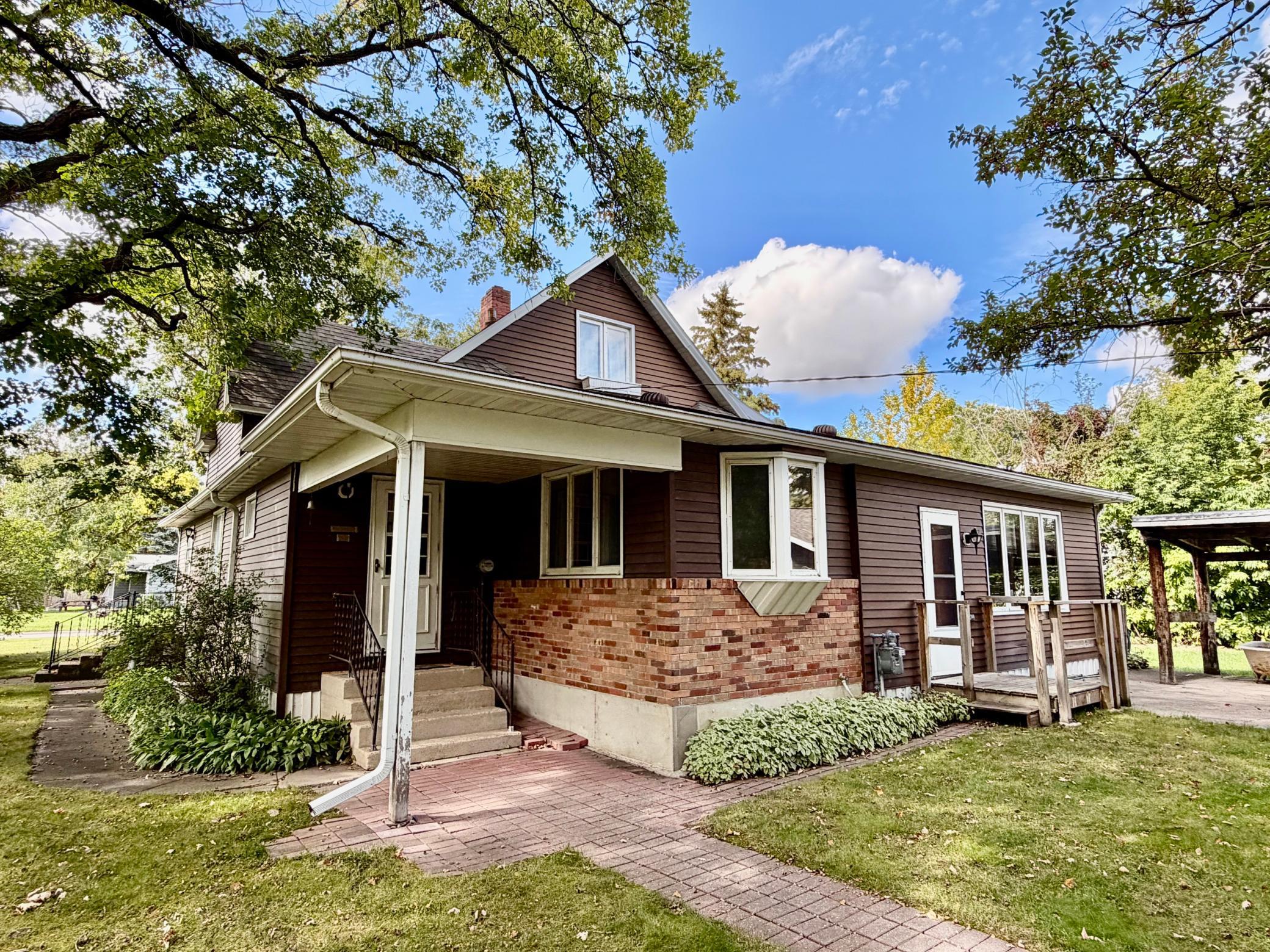 1910 single family home for sale at 301 5th Street SE in Roseau, MN — 4 bed, 3 bath (photo 2 of 6)
