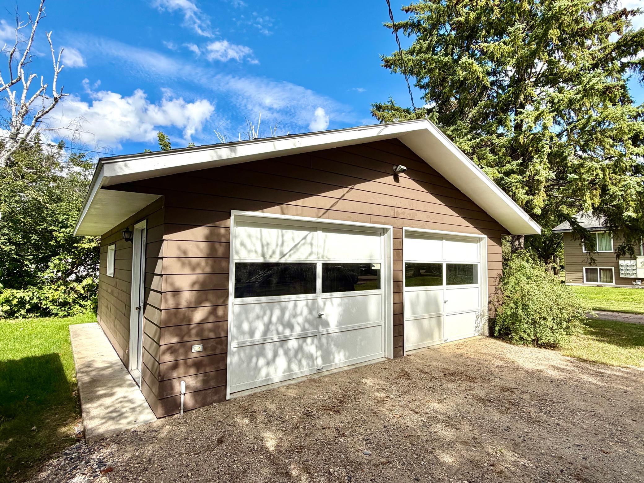 1910 single family home for sale at 301 5th Street SE in Roseau, MN — 4 bed, 3 bath (photo 3 of 6)