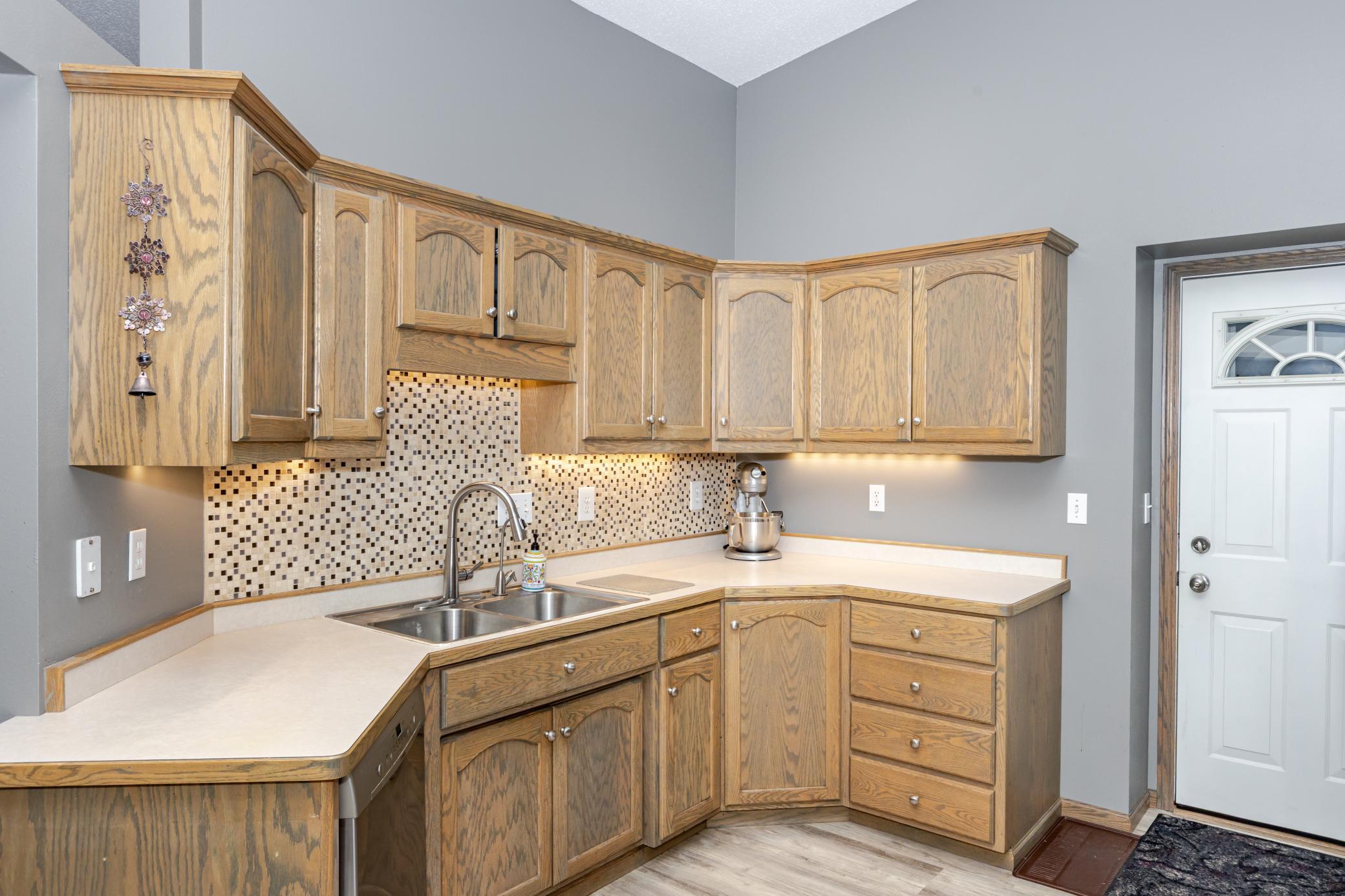1995 townhouse for sale at 3230 35th Avenue S in Fargo, ND — 4 bed, 3 bath (photo 11 of 56)