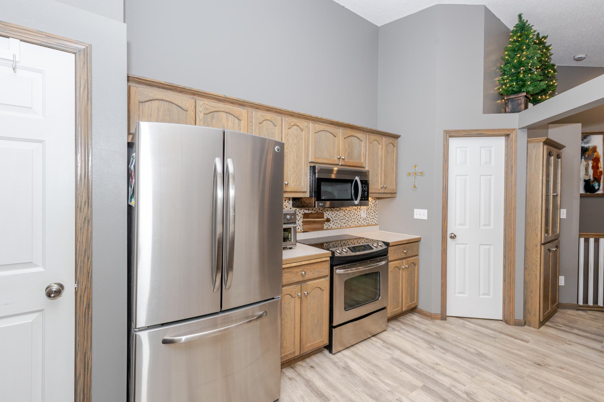 1995 townhouse for sale at 3230 35th Avenue S in Fargo, ND — 4 bed, 3 bath (photo 12 of 56)