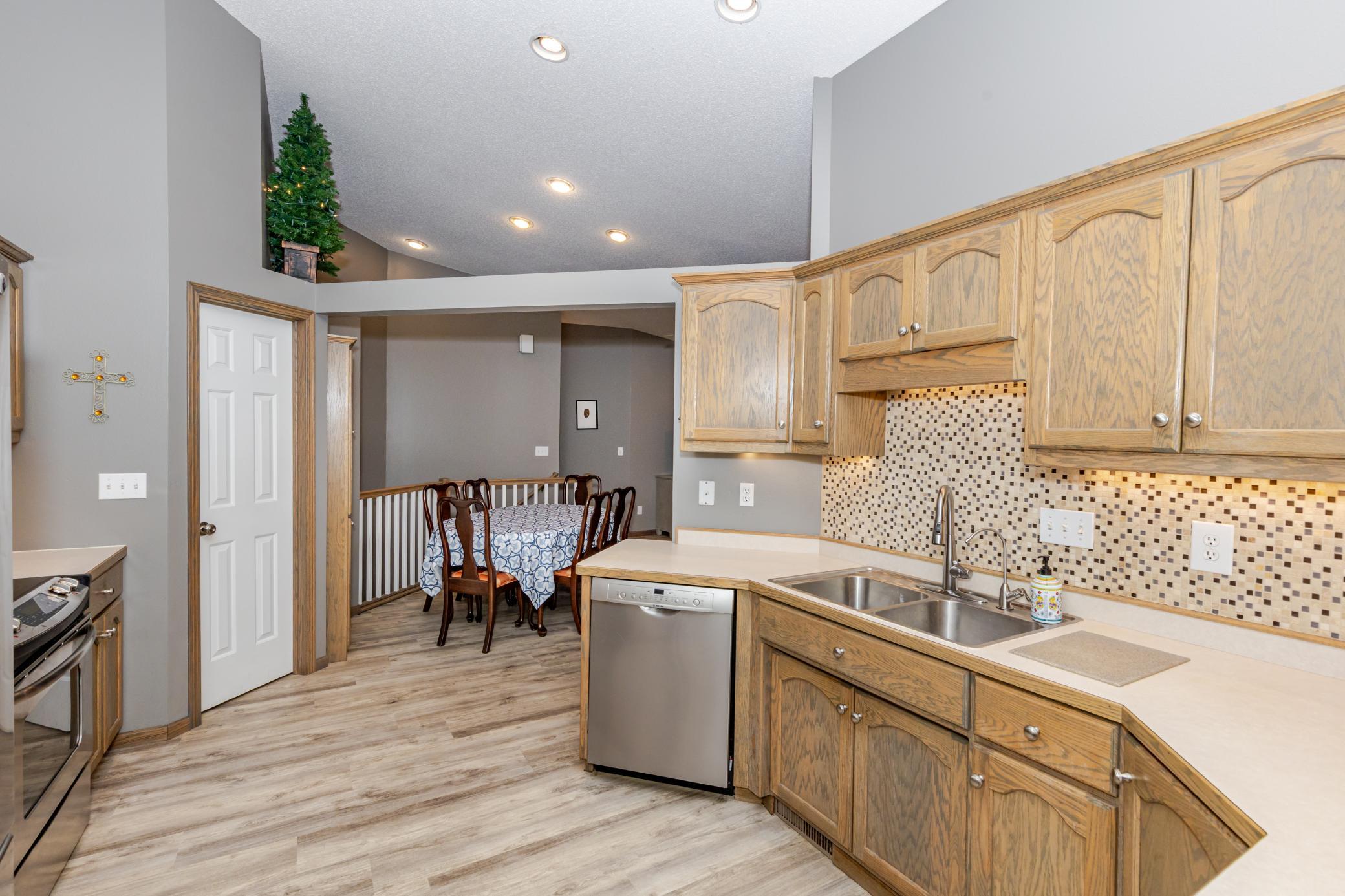 1995 townhouse for sale at 3230 35th Avenue S in Fargo, ND — 4 bed, 3 bath (photo 13 of 56)