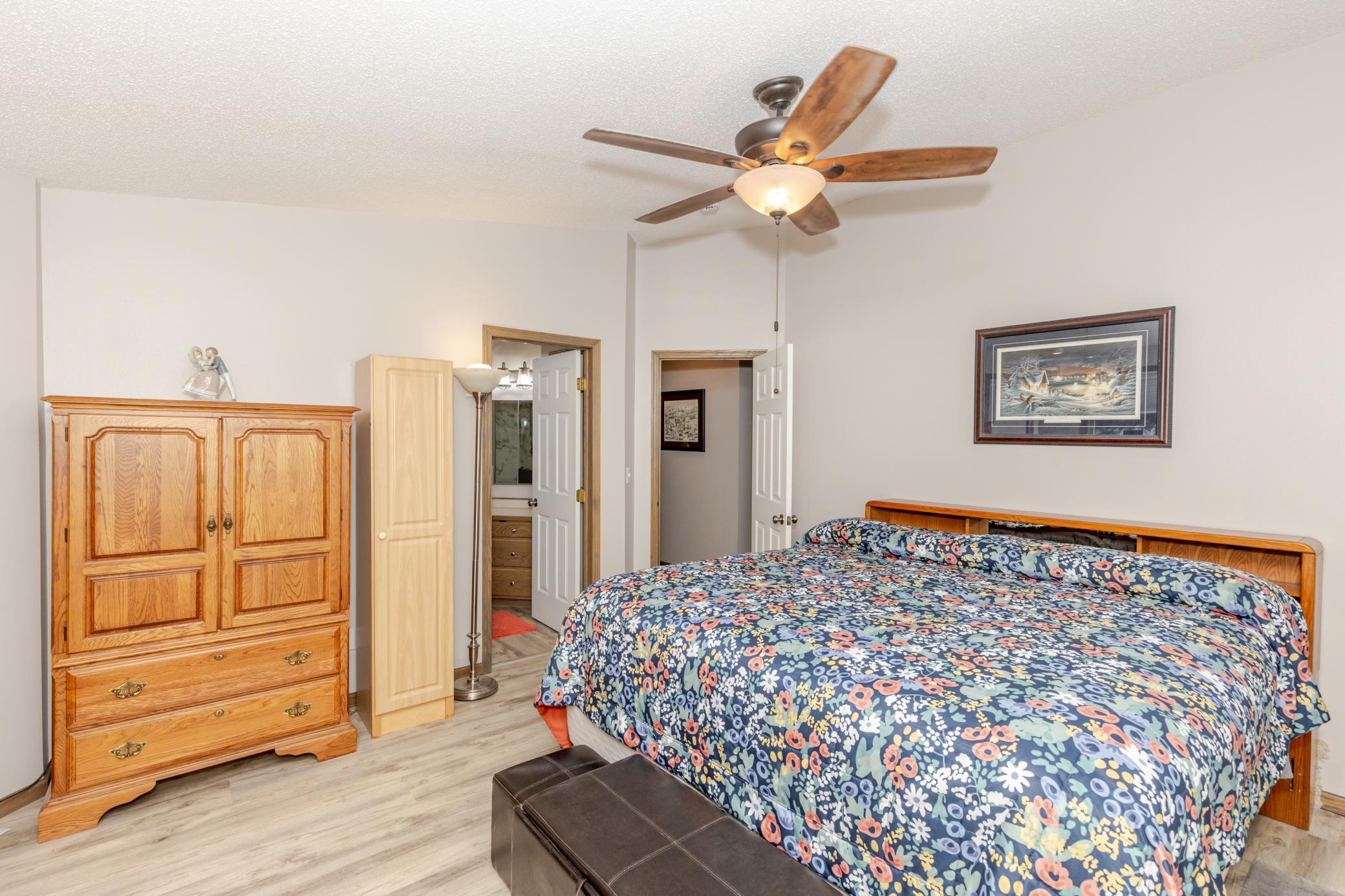 1995 townhouse for sale at 3230 35th Avenue S in Fargo, ND — 4 bed, 3 bath (photo 18 of 56)