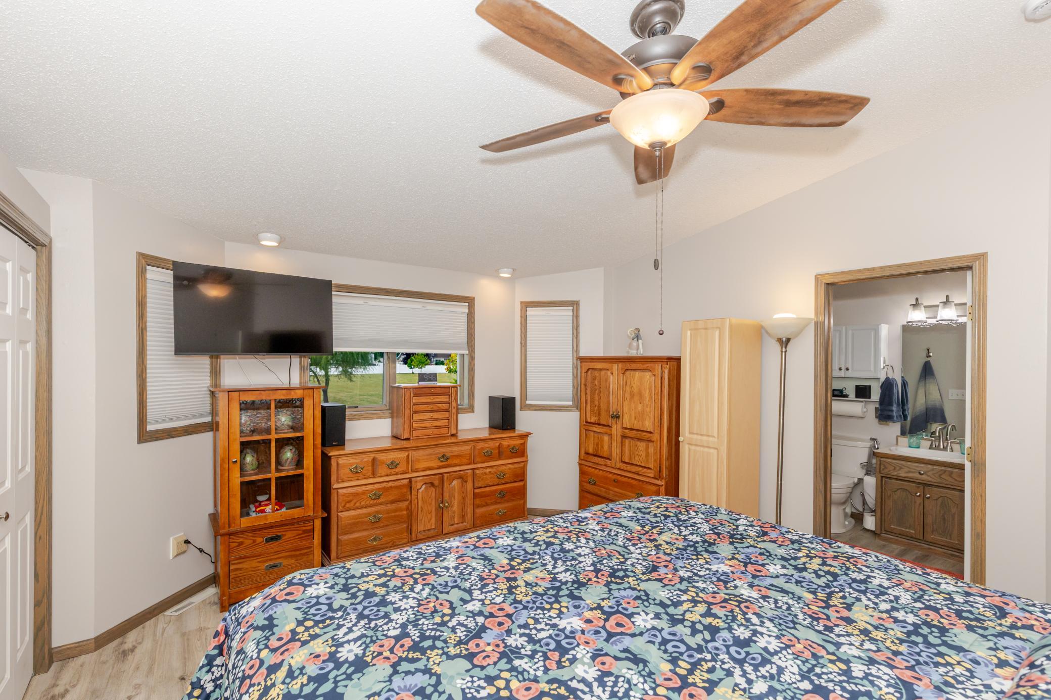 1995 townhouse for sale at 3230 35th Avenue S in Fargo, ND — 4 bed, 3 bath (photo 19 of 56)