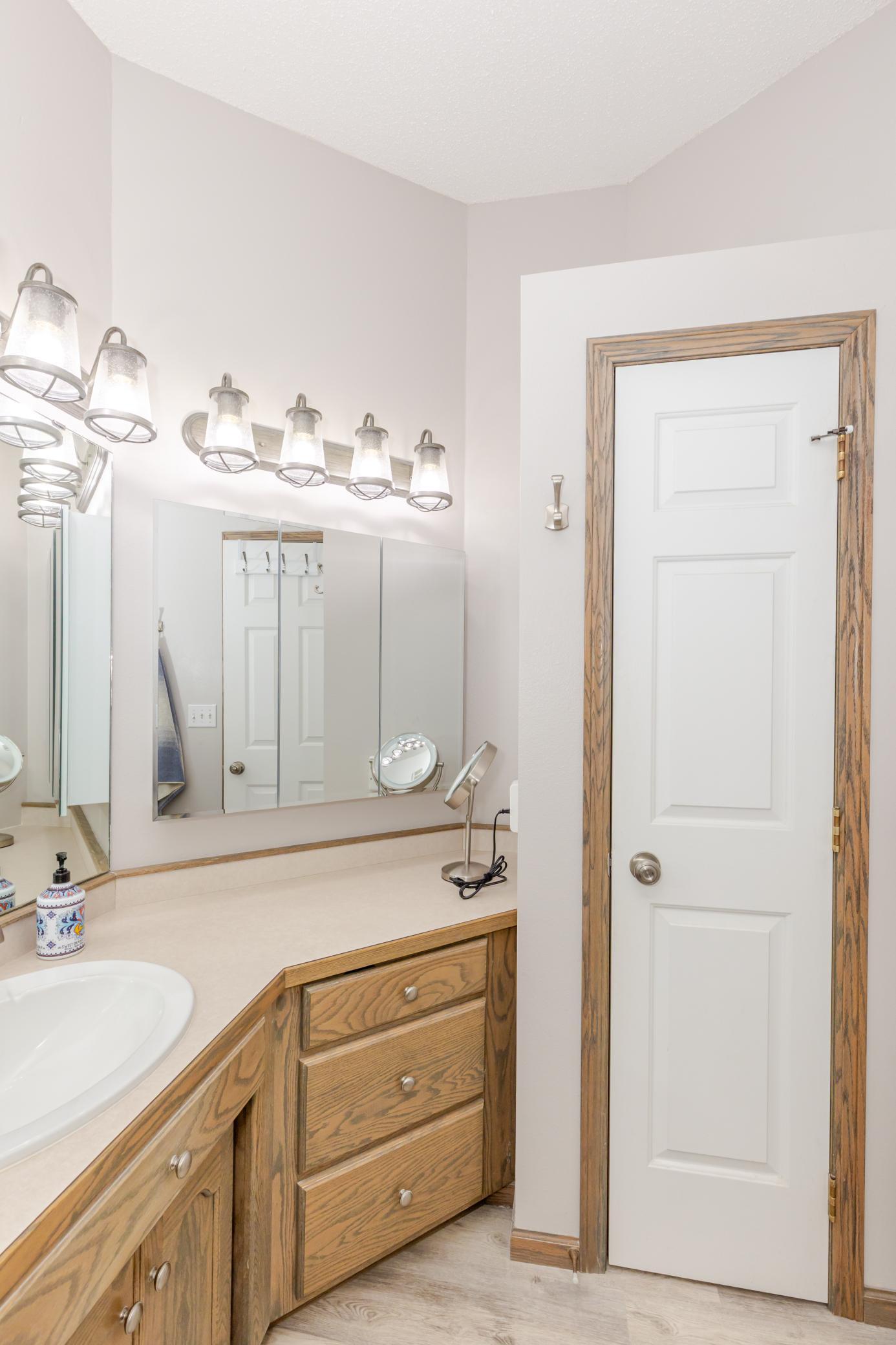 1995 townhouse for sale at 3230 35th Avenue S in Fargo, ND — 4 bed, 3 bath (photo 22 of 56)